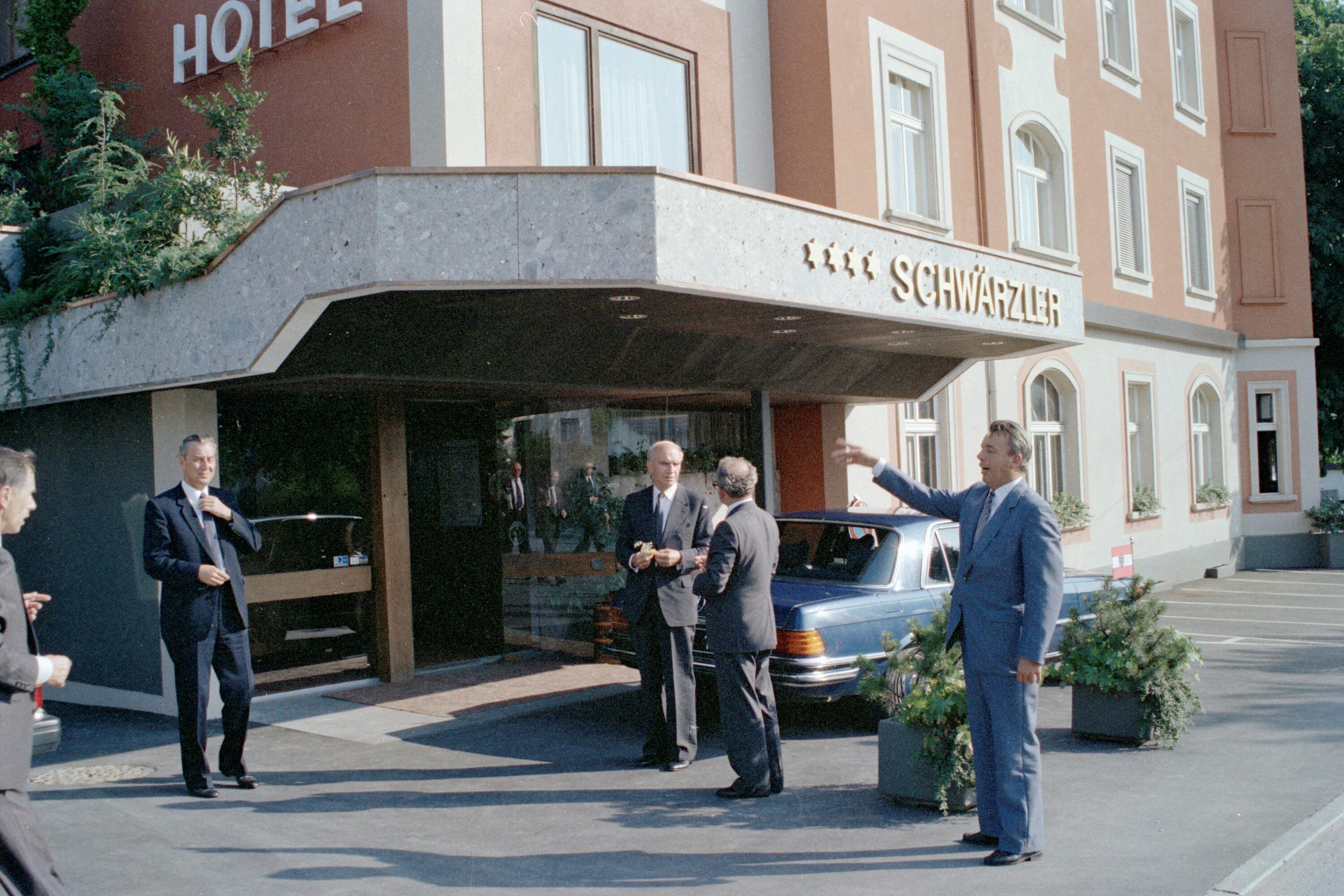Besuch Bundespräsident Kirchschläger, Hotel Schwärzler></div>


    <hr>
    <div class=