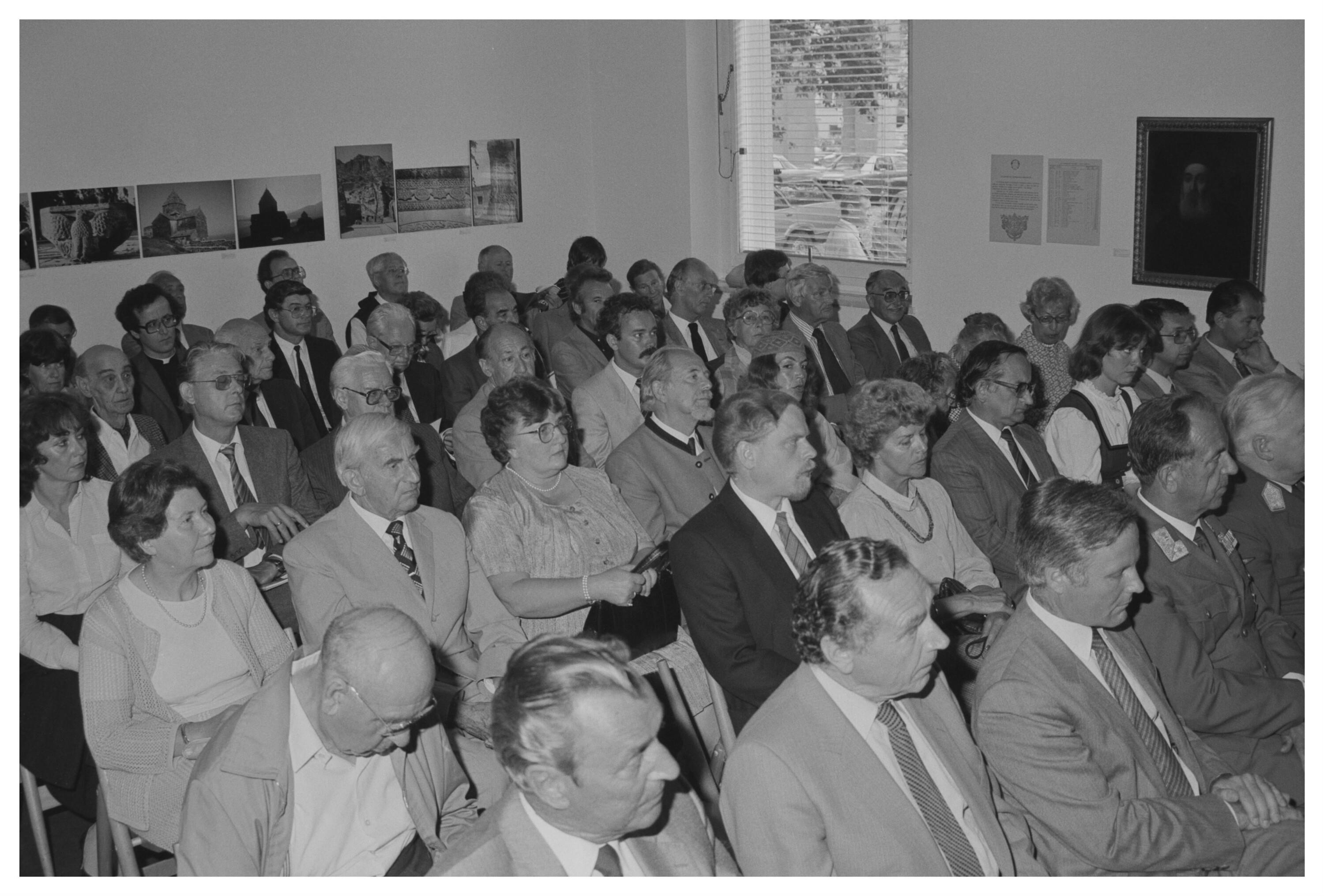 Eröffnung Armenienausstellung durch Landeshauptmann></div>


    <hr>
    <div class=