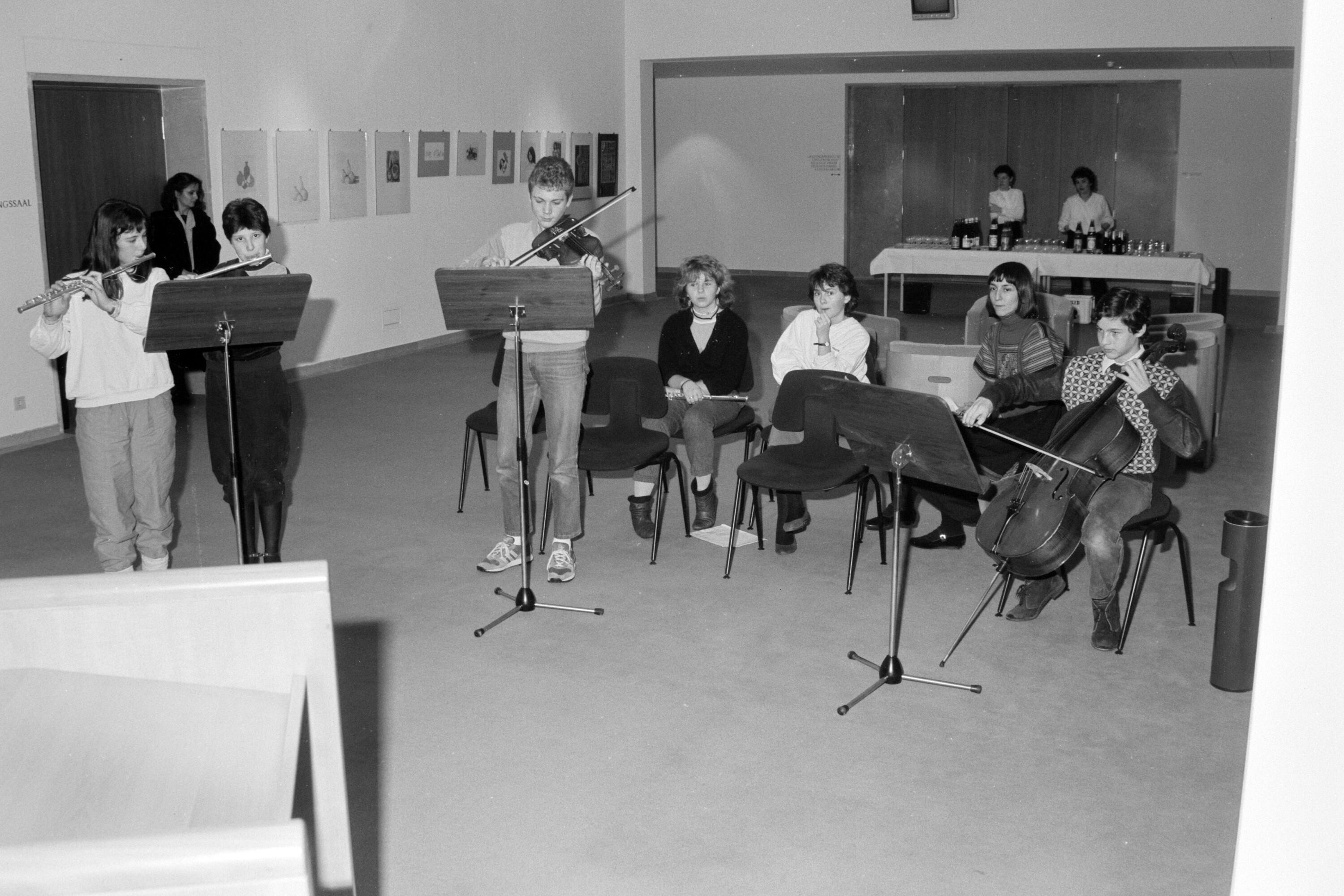 Pädagogisches Institut, Ausstellung Landhaus></div>


    <hr>
    <div class=