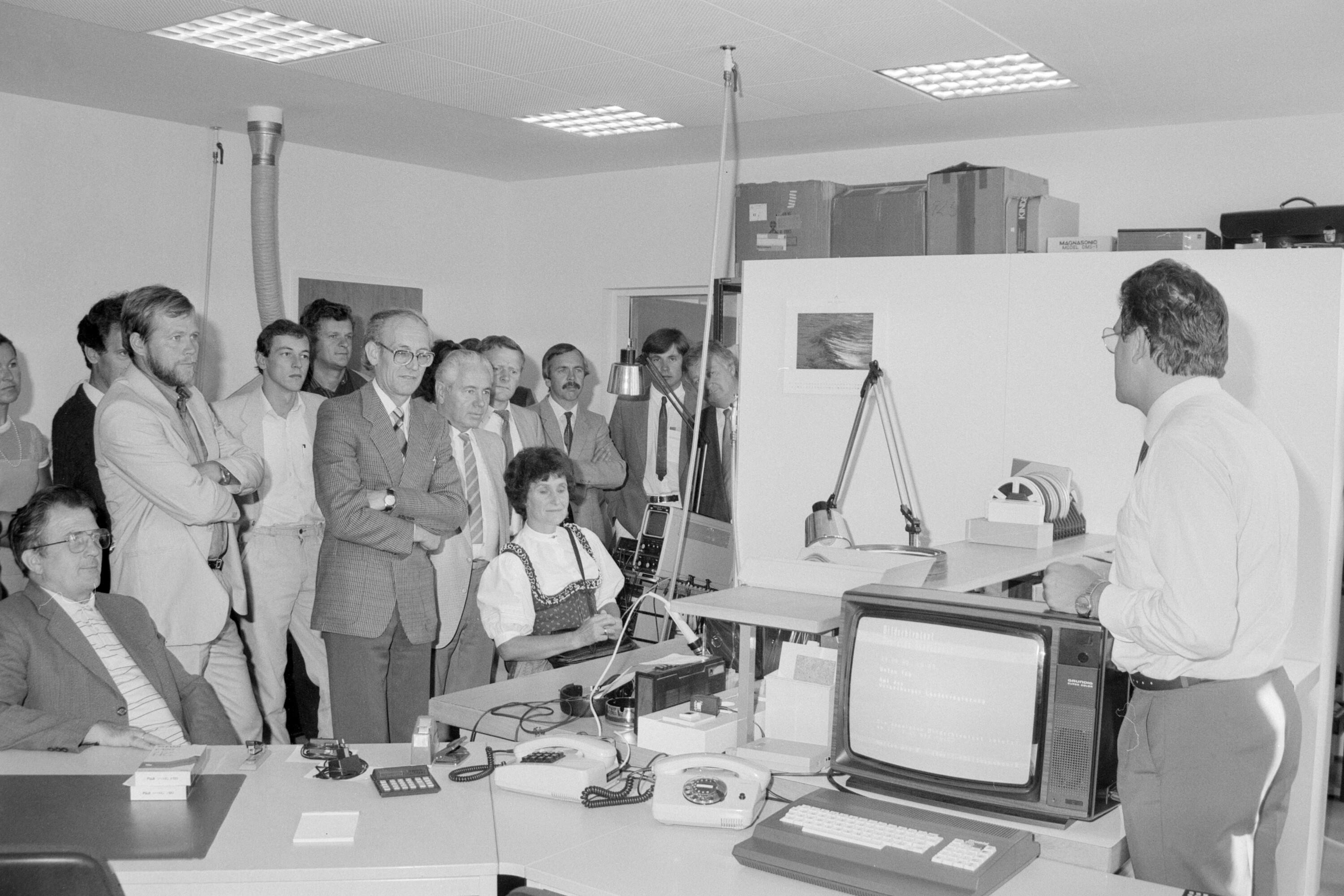 Empfang neuer Schuldirektoren></div>


    <hr>
    <div class=