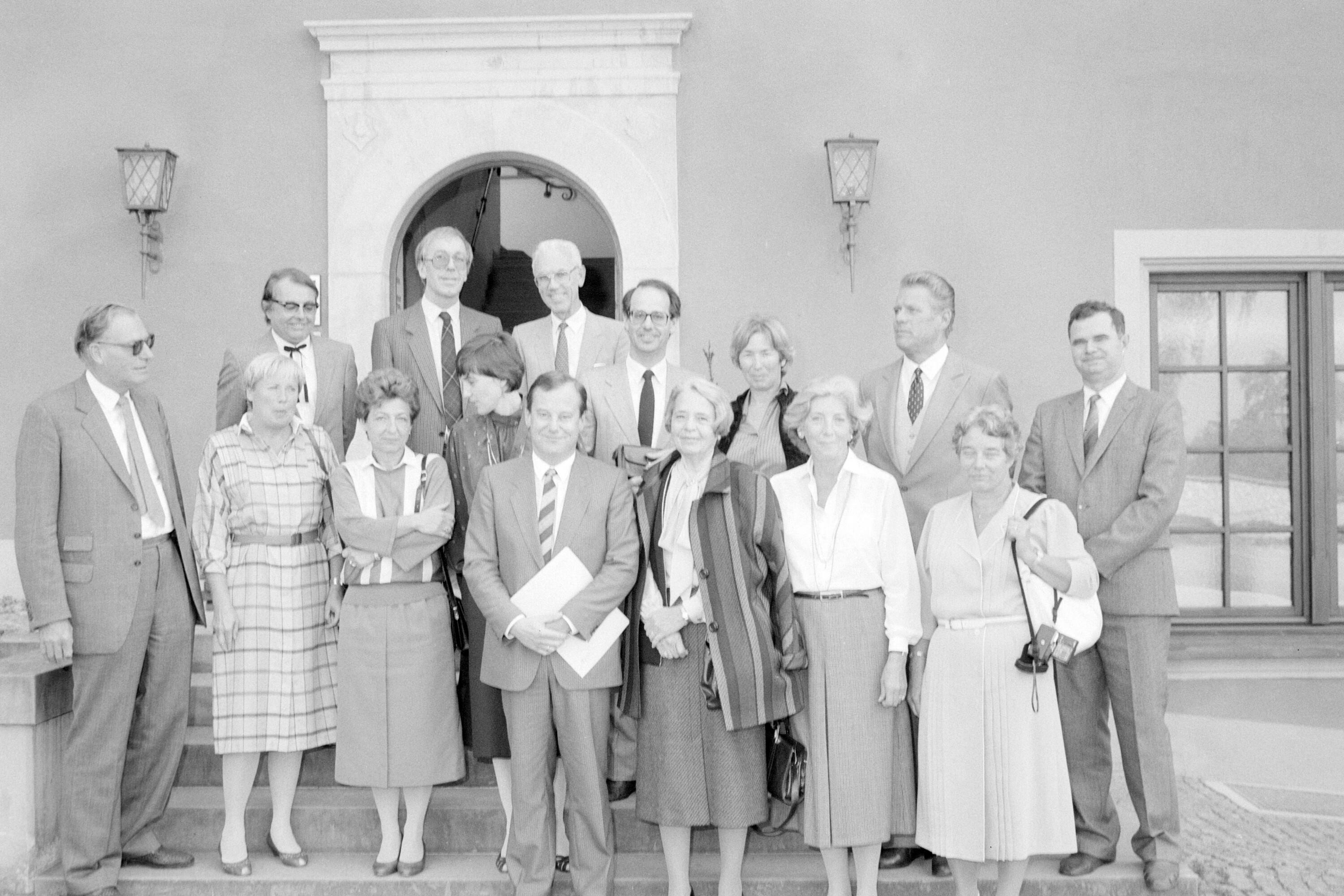 Landesschulinspektor in Schloss Hofen, Gasser></div>


    <hr>
    <div class=