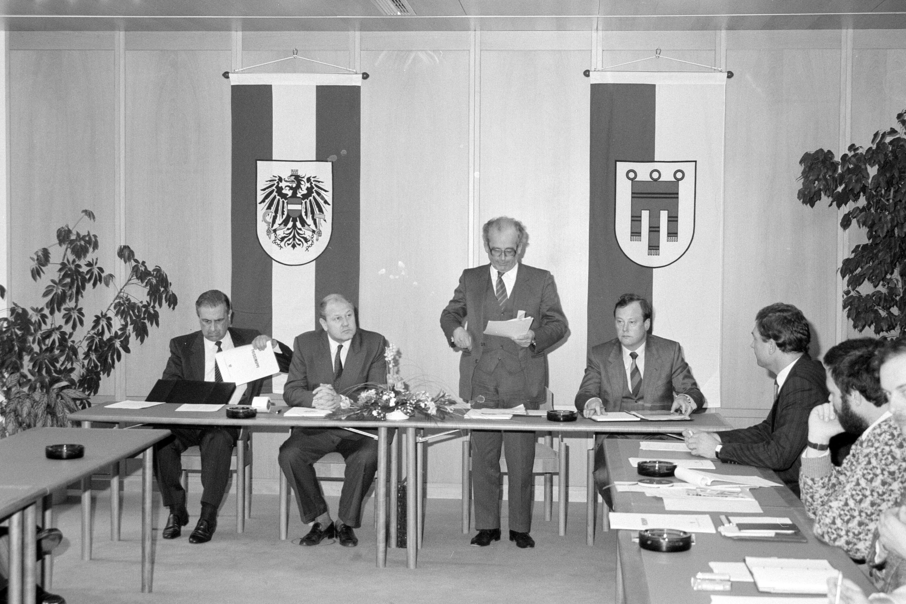 Blecha - Vertrag Rettungshubschrauber></div>


    <hr>
    <div class=