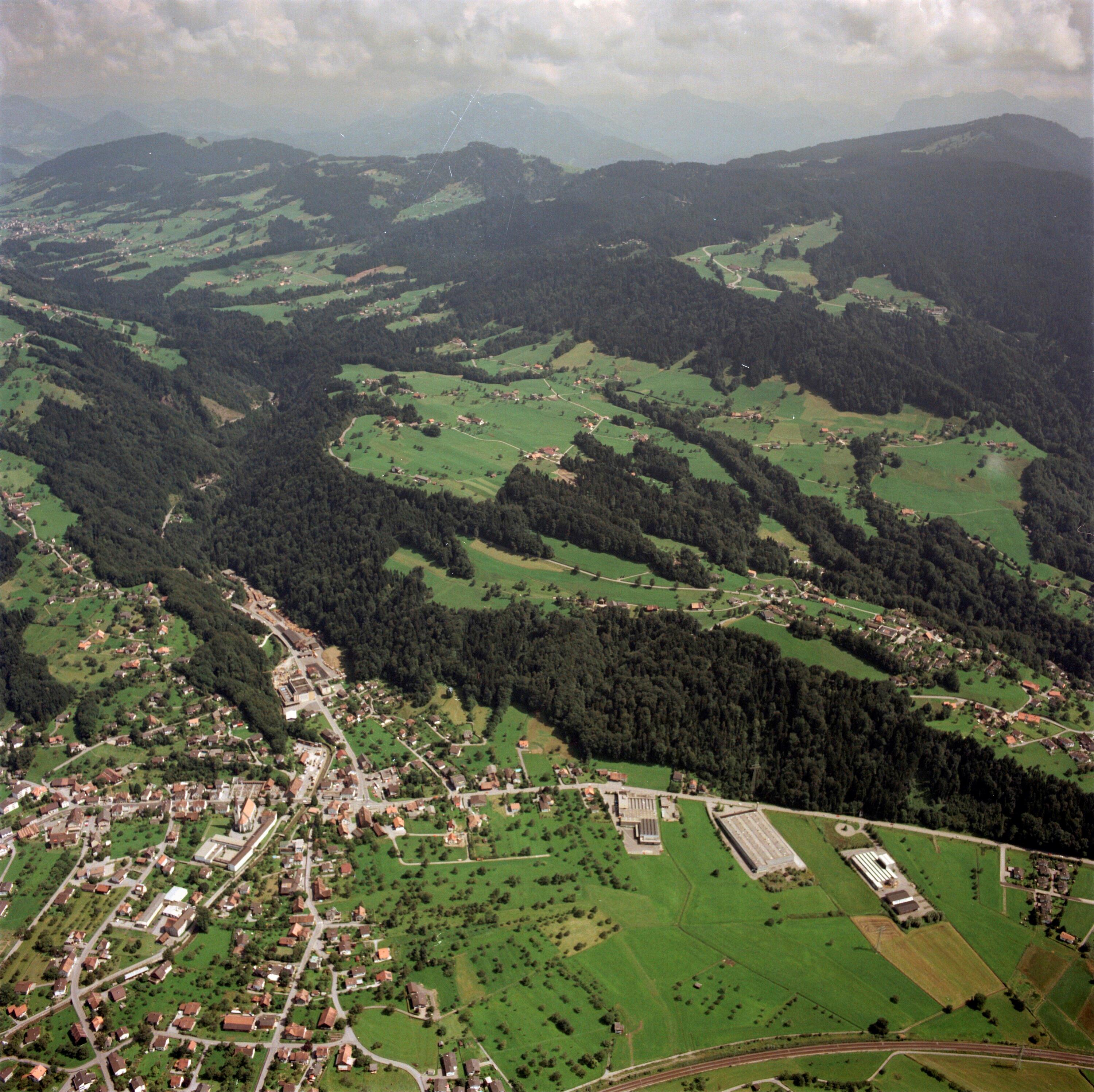 Alberschwende, Achrain, Schwarzachtobel, Haselstauden></div>


    <hr>
    <div class=