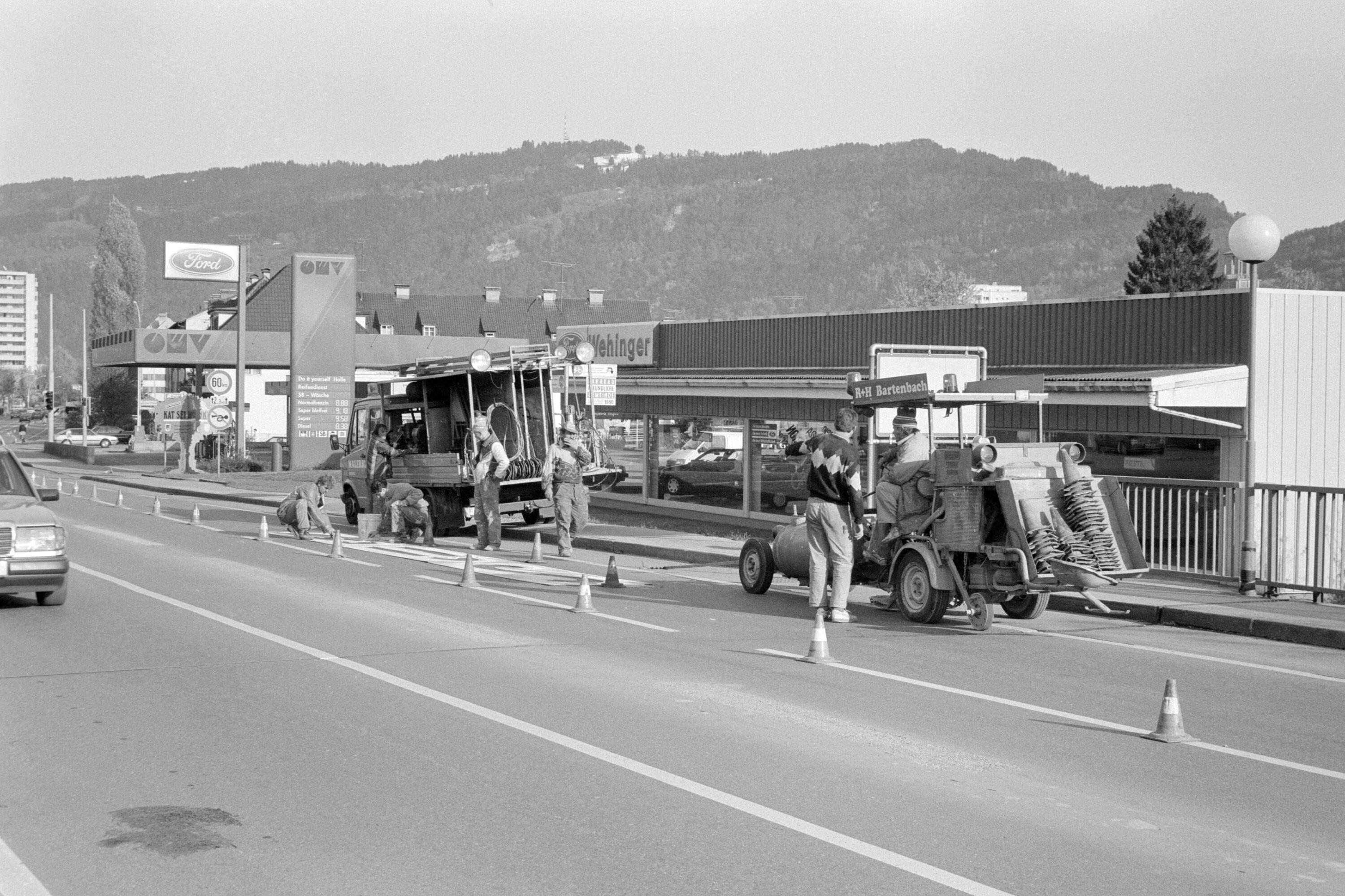 Straßenmarkierung Busspur auf Harder Brücke></div>


    <hr>
    <div class=