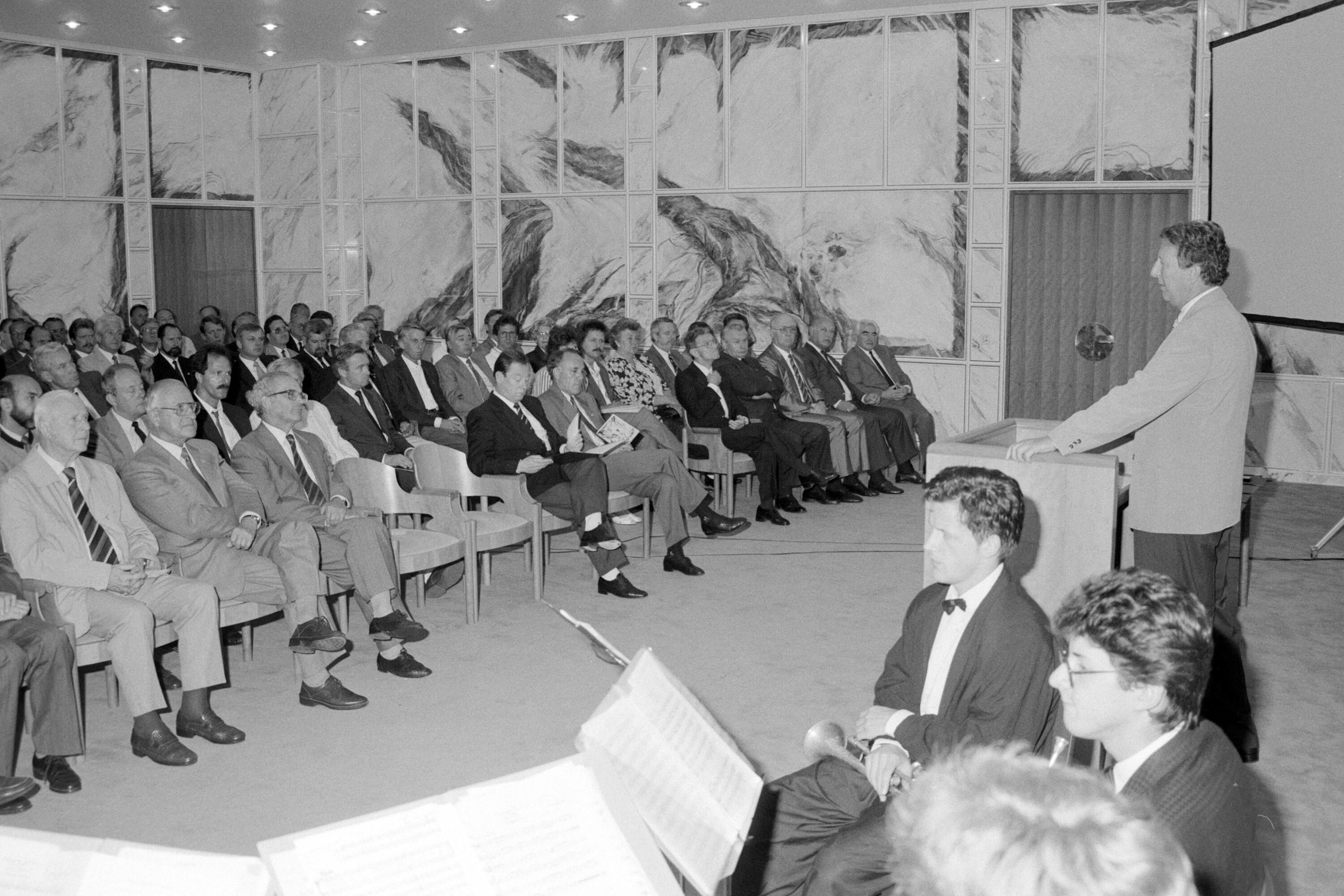 100. Sitzung Sportbeirat, Sportehrenzeichen></div>


    <hr>
    <div class=