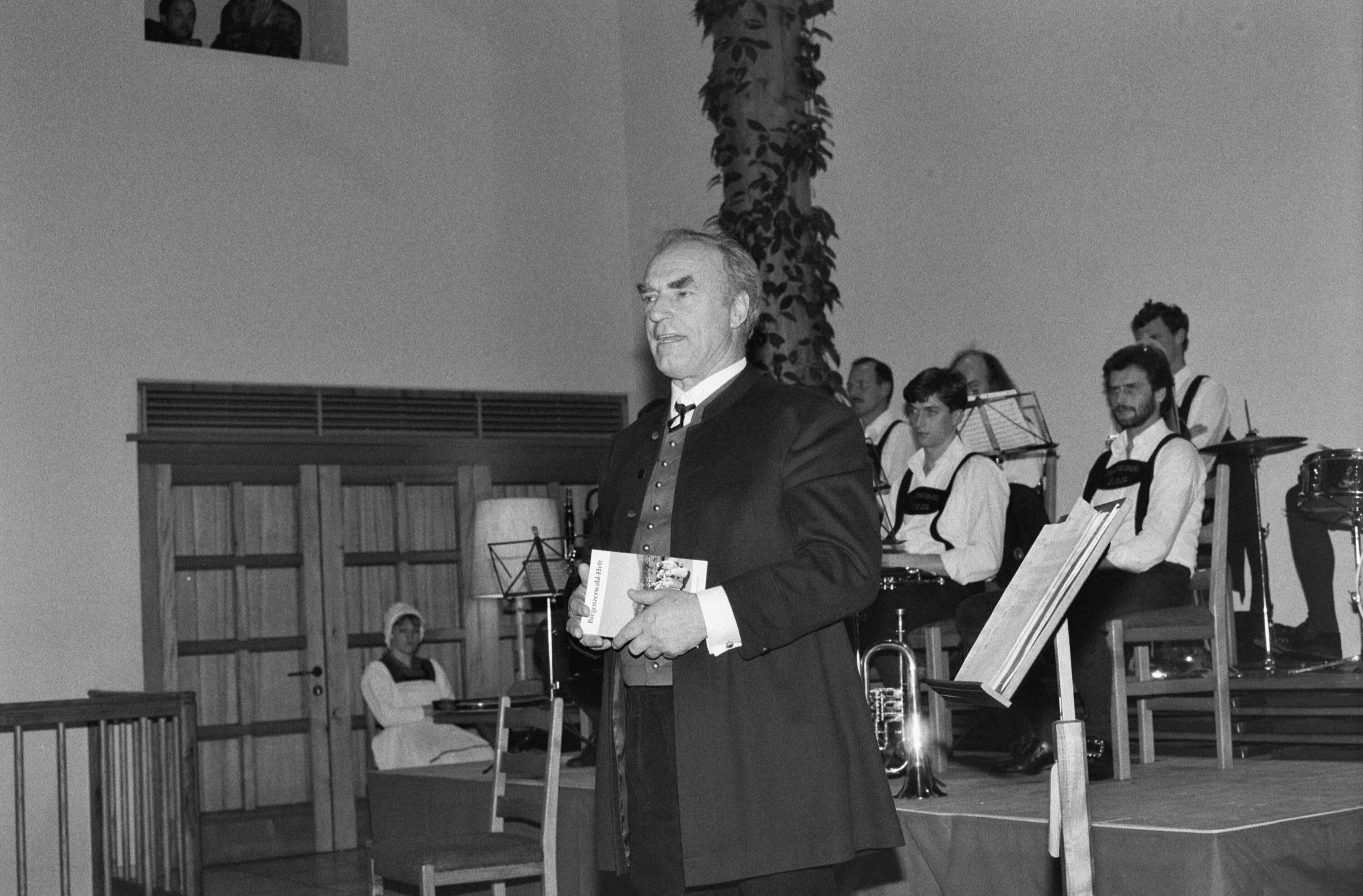 [Heimatpflegeverein Bregenzerwald, Bezauer Dorfabend]></div>


    <hr>
    <div class=