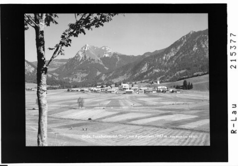 Grän im Tannheimertal / Tirol mit Aggenstein 1987 m