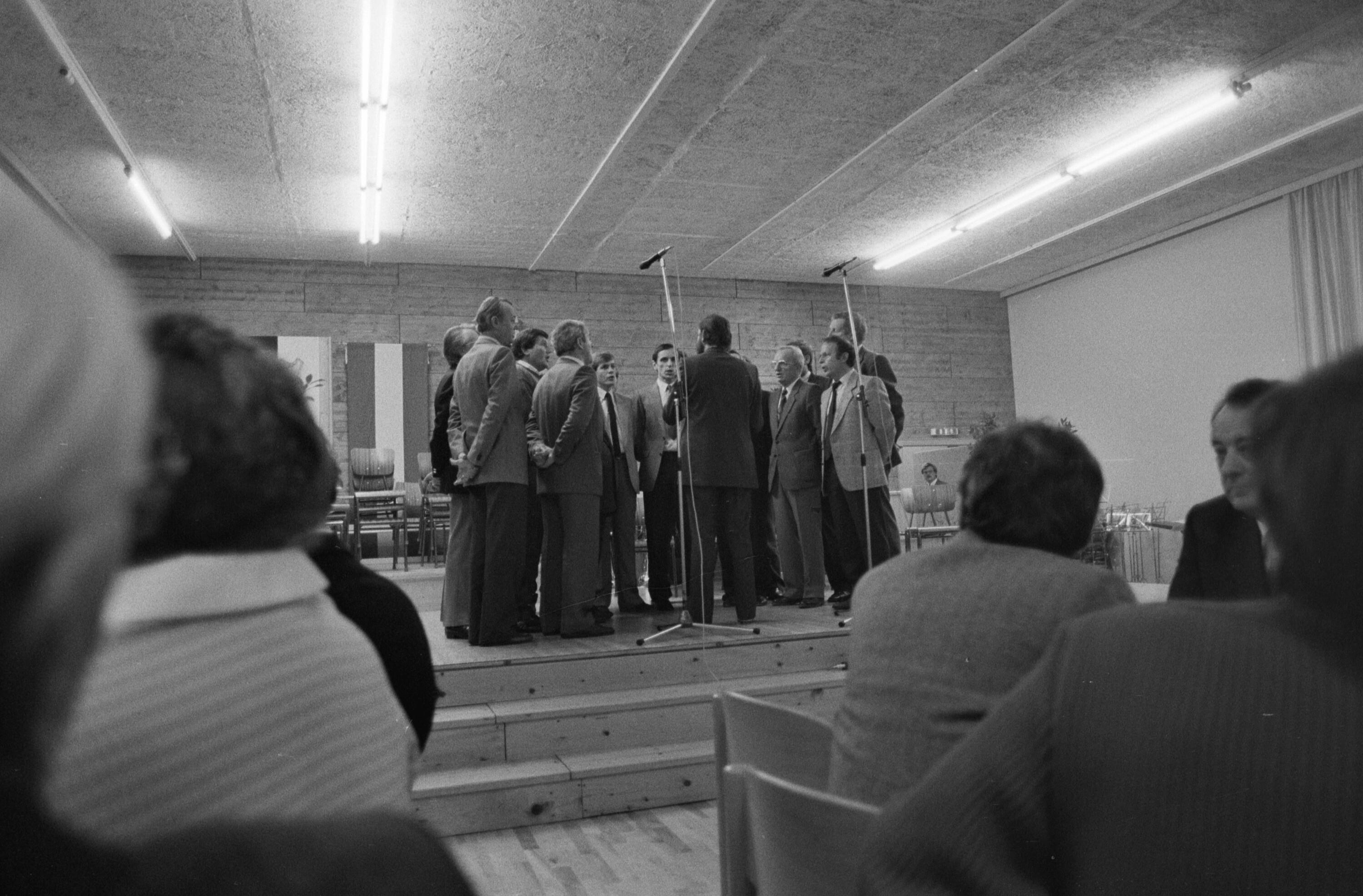 [Schwarzach, Auszeichnungen an verdiente Bürger]></div>


    <hr>
    <div class=