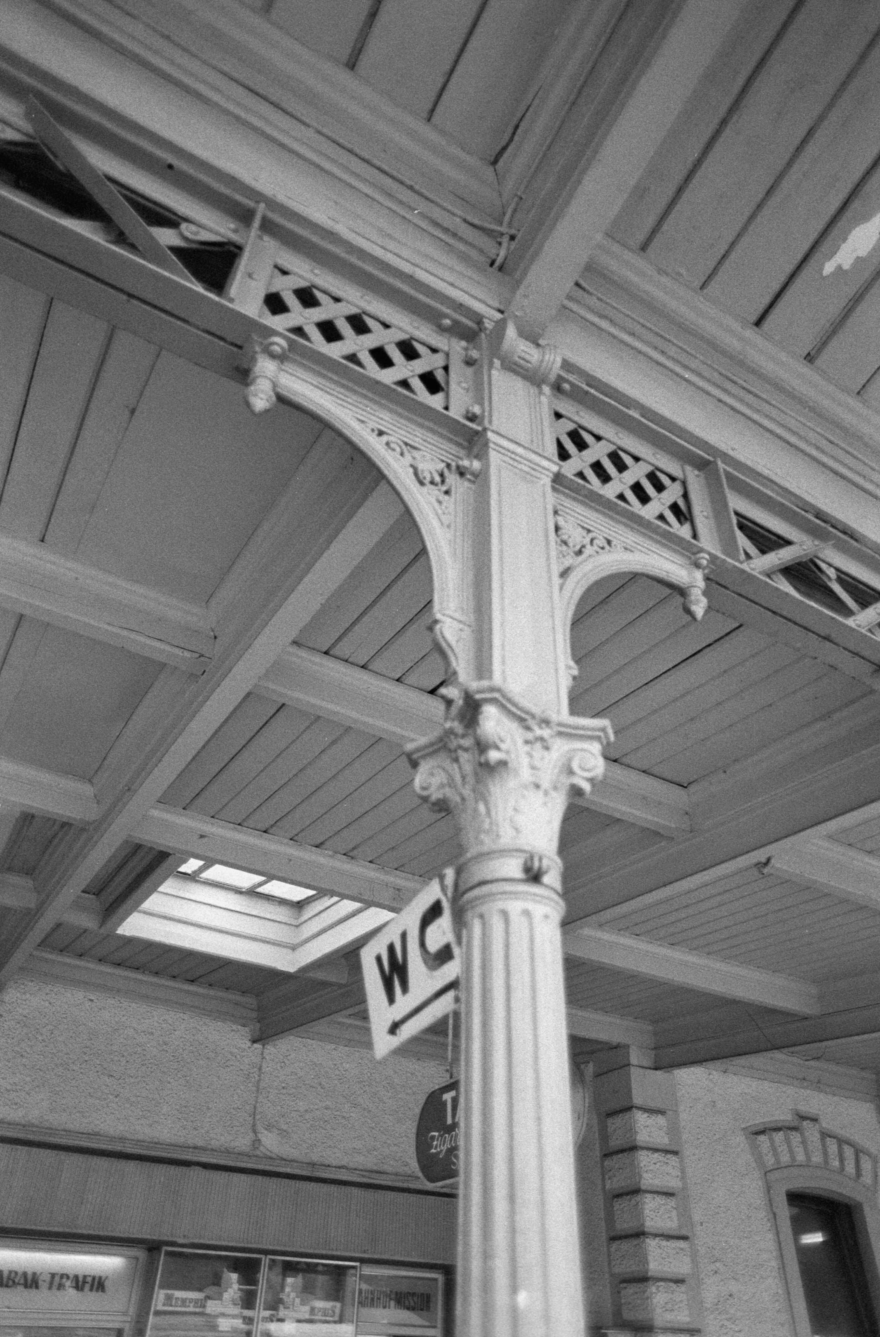 [Bahnhof Bregenz]></div>


    <hr>
    <div class=