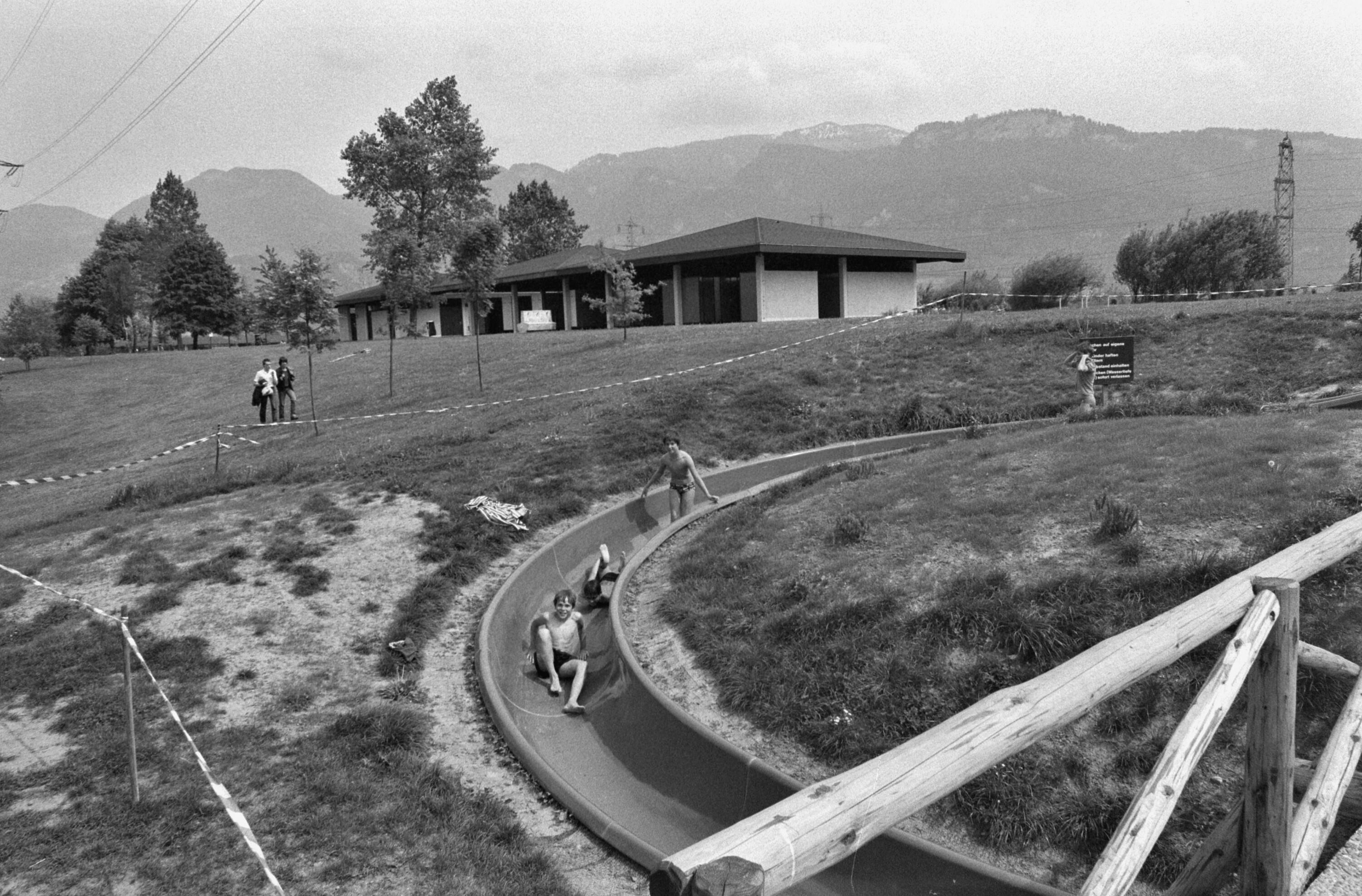 [Hohenems, Rheinauen, Rutsche]></div>


    <hr>
    <div class=