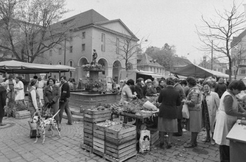 [Bregenz Kornmarktplatz, Markttag]