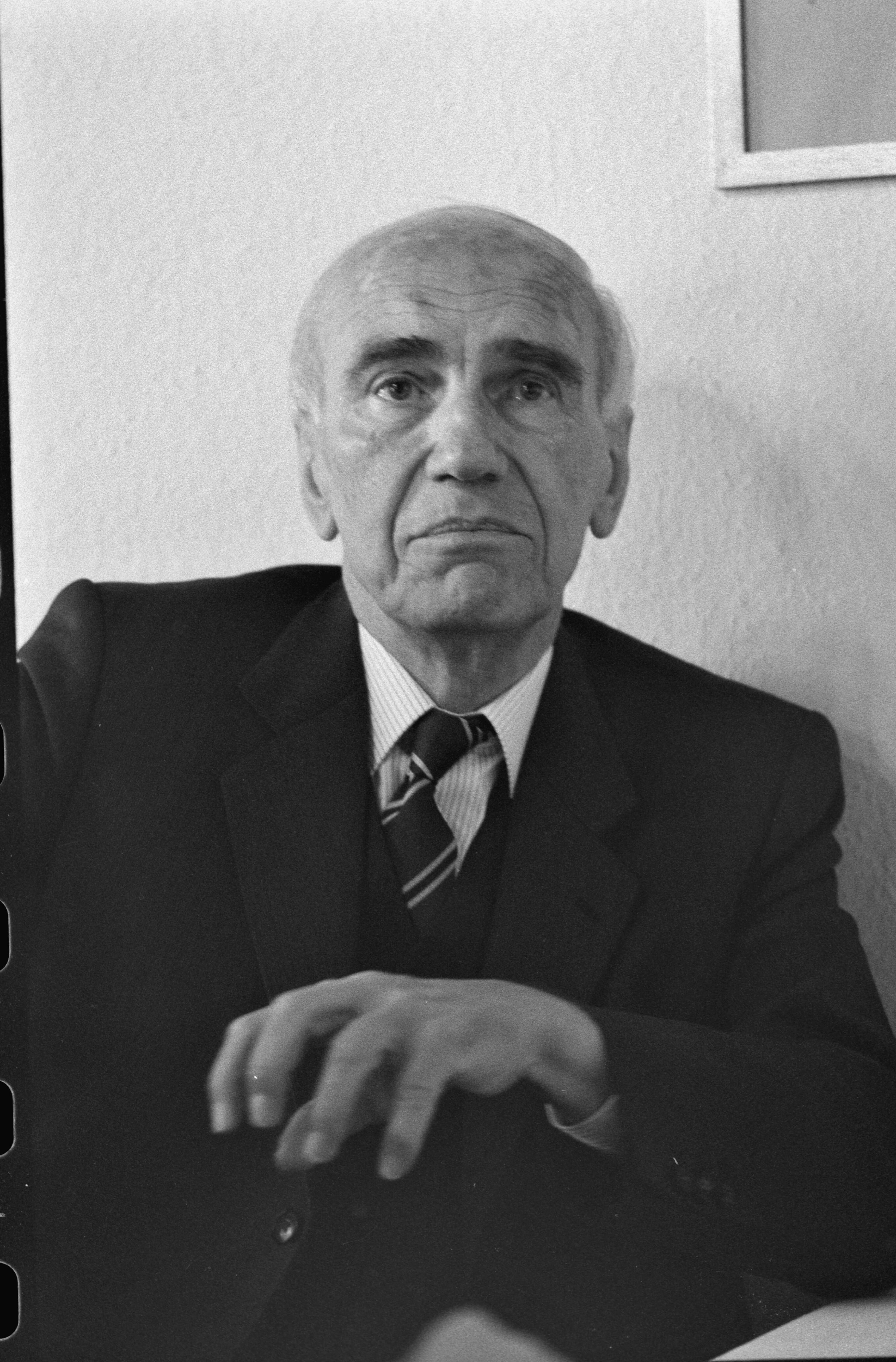 [Rudolf Kirchschläger]></div>


    <hr>
    <div class=