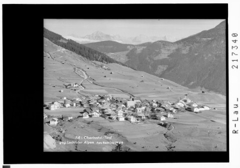 Fiss im Oberinntal gegen Tschirgant und Mieminger Gebirge Tirol