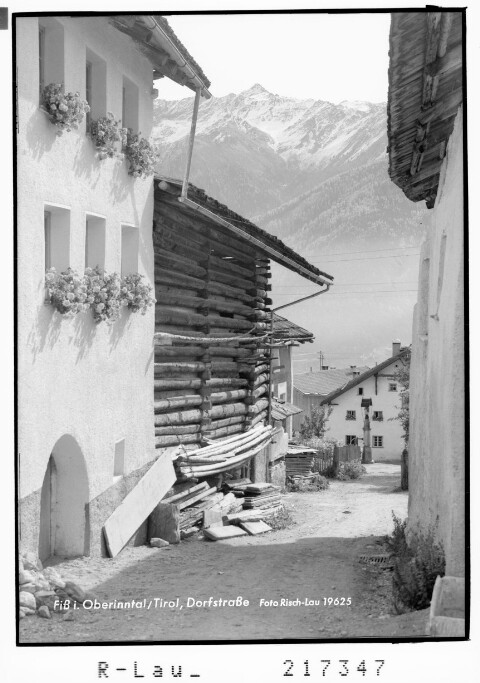 Fiss im Oberinntal / Tirol Dorfstrasse