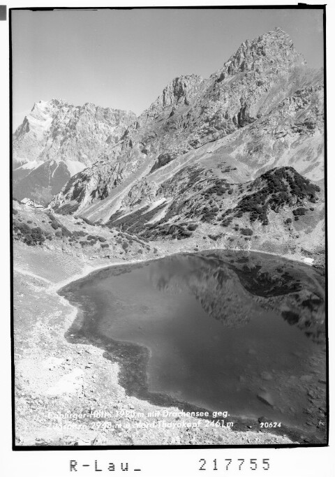Coburger Hütte 1920 m mit Drachensee gegen Zugspitze 2963 m und Vorderern Thayakopf 2461 m : [Drachensee mit Coburger Hütte gegen Wetterstein und Vorderen Tajakopf / Tirol]