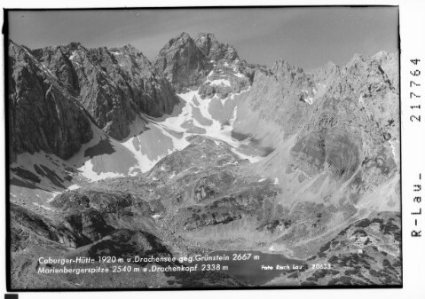 Coburger Hütte 1920 m und Drachensee gegen Grünstein 2667 m Marienbergspitze 2540 m und Drachenkopf