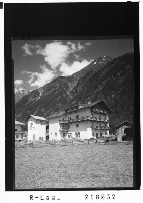[Hotel bei Sölden im Ötztal gegen Hohen Söldenkogel / Tirol]