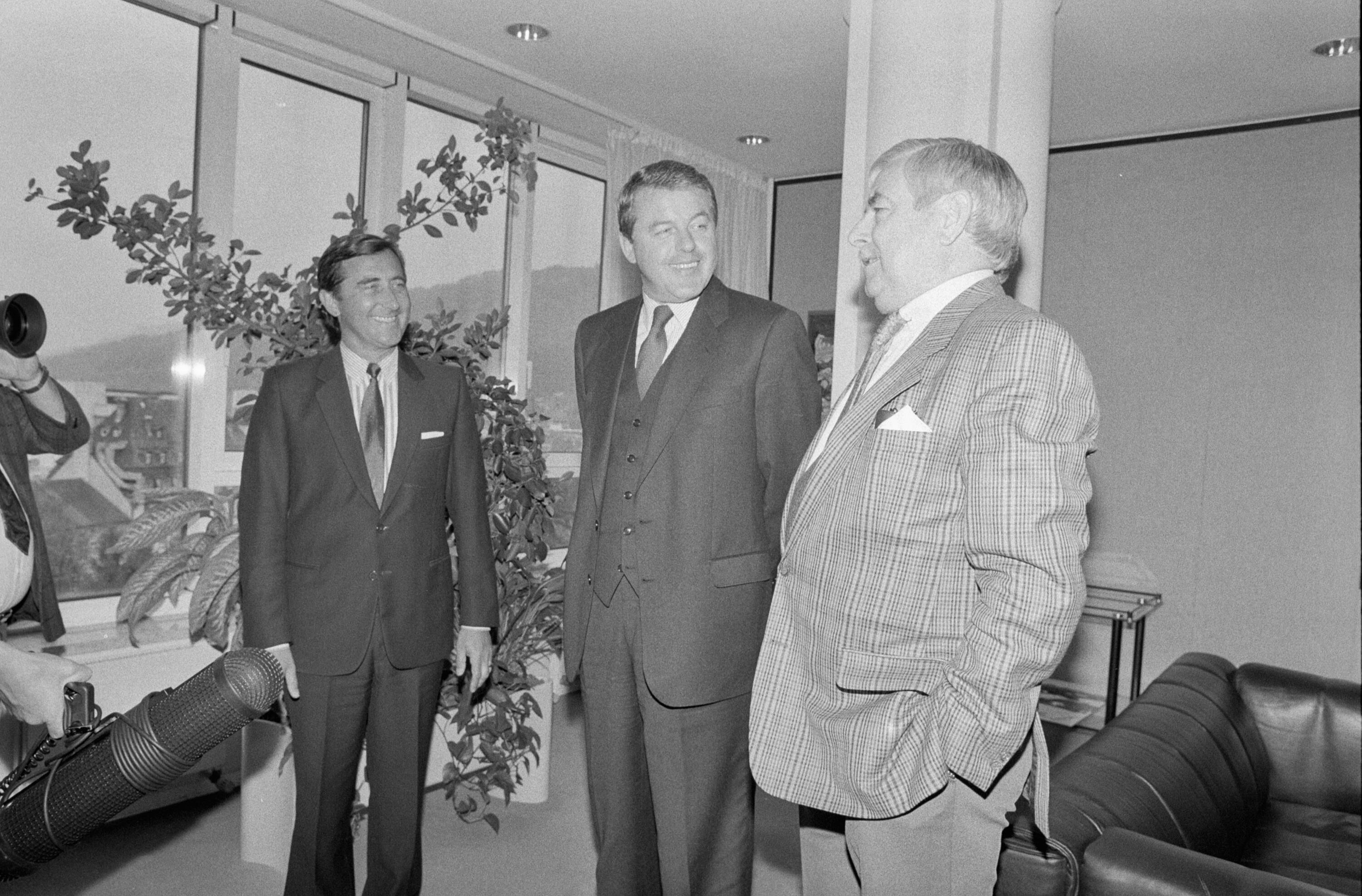 [Franz Vranitzky zu Besuch im Landhaus und bei der VN]></div>


    <hr>
    <div class=