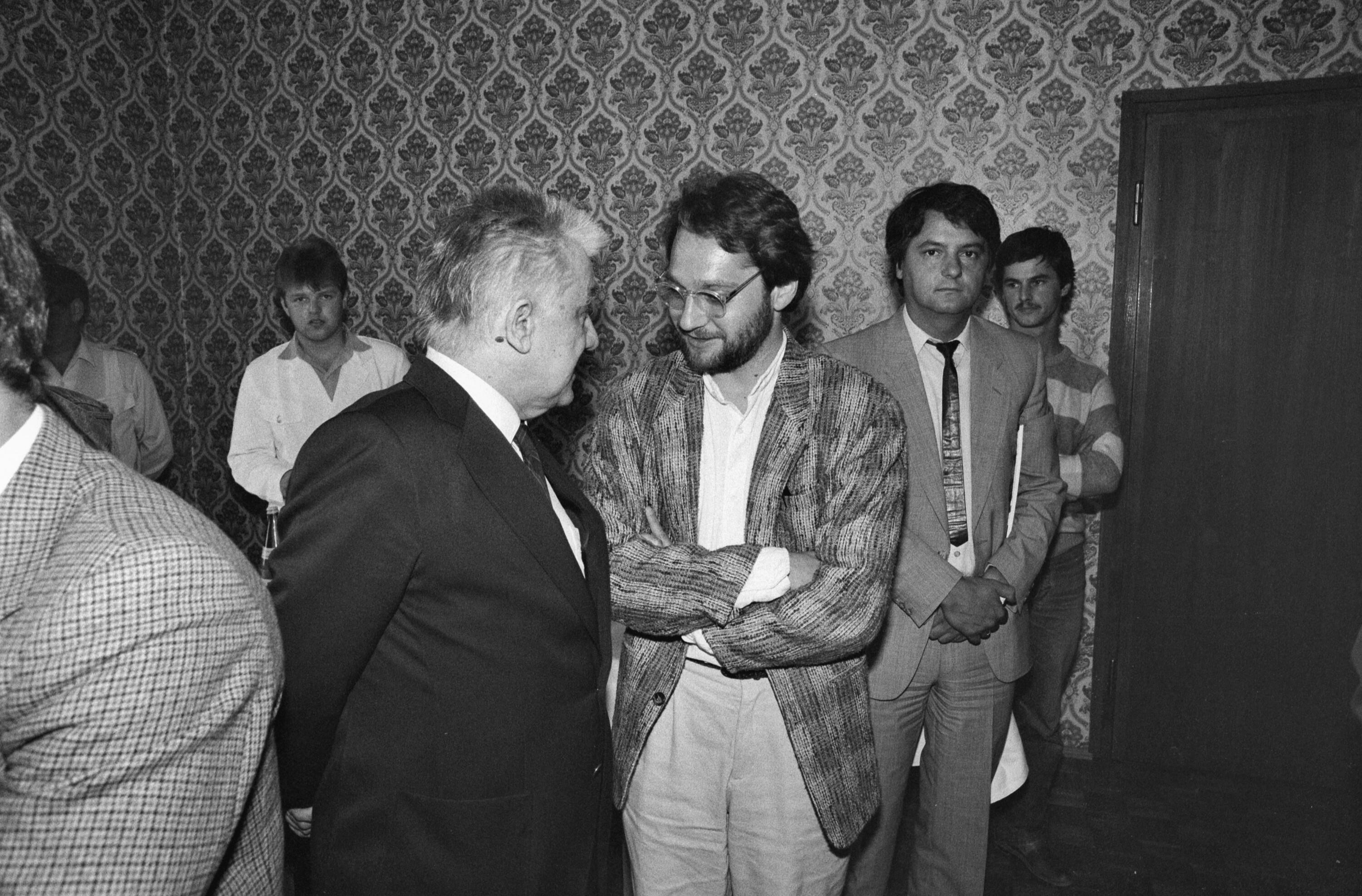 [Silvio Raos, Ausstellungseröffnung in der Bilgerikaserne]></div>


    <hr>
    <div class=