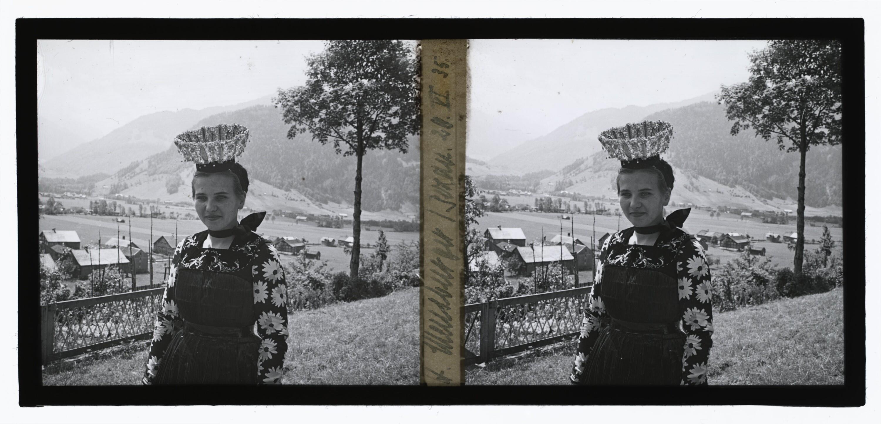 [Hilde Meusburger]></div>


    <hr>
    <div class=