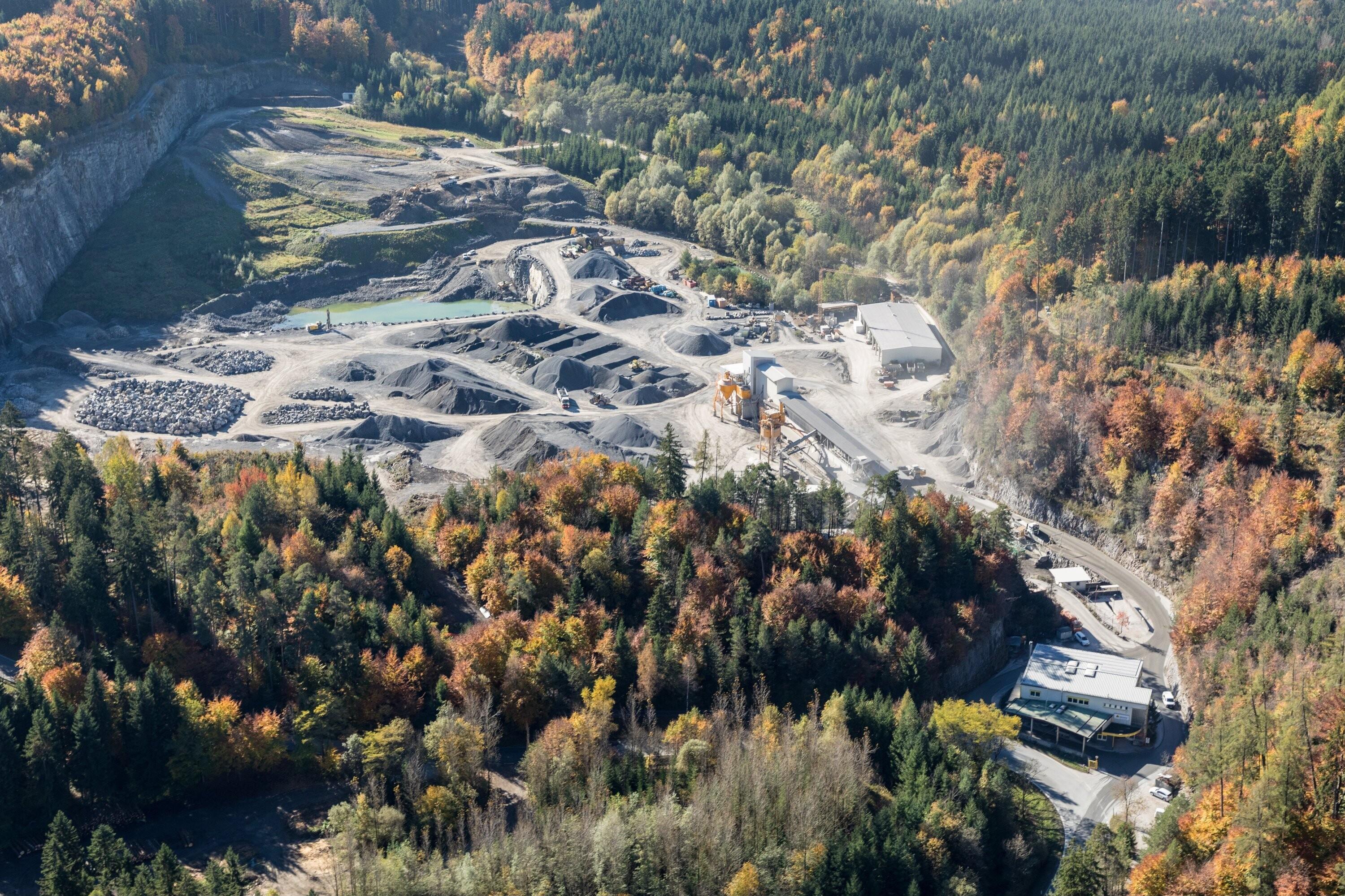 [Rankweil - Fritztobel, Steinbruch]></div>


    <hr>
    <div class=