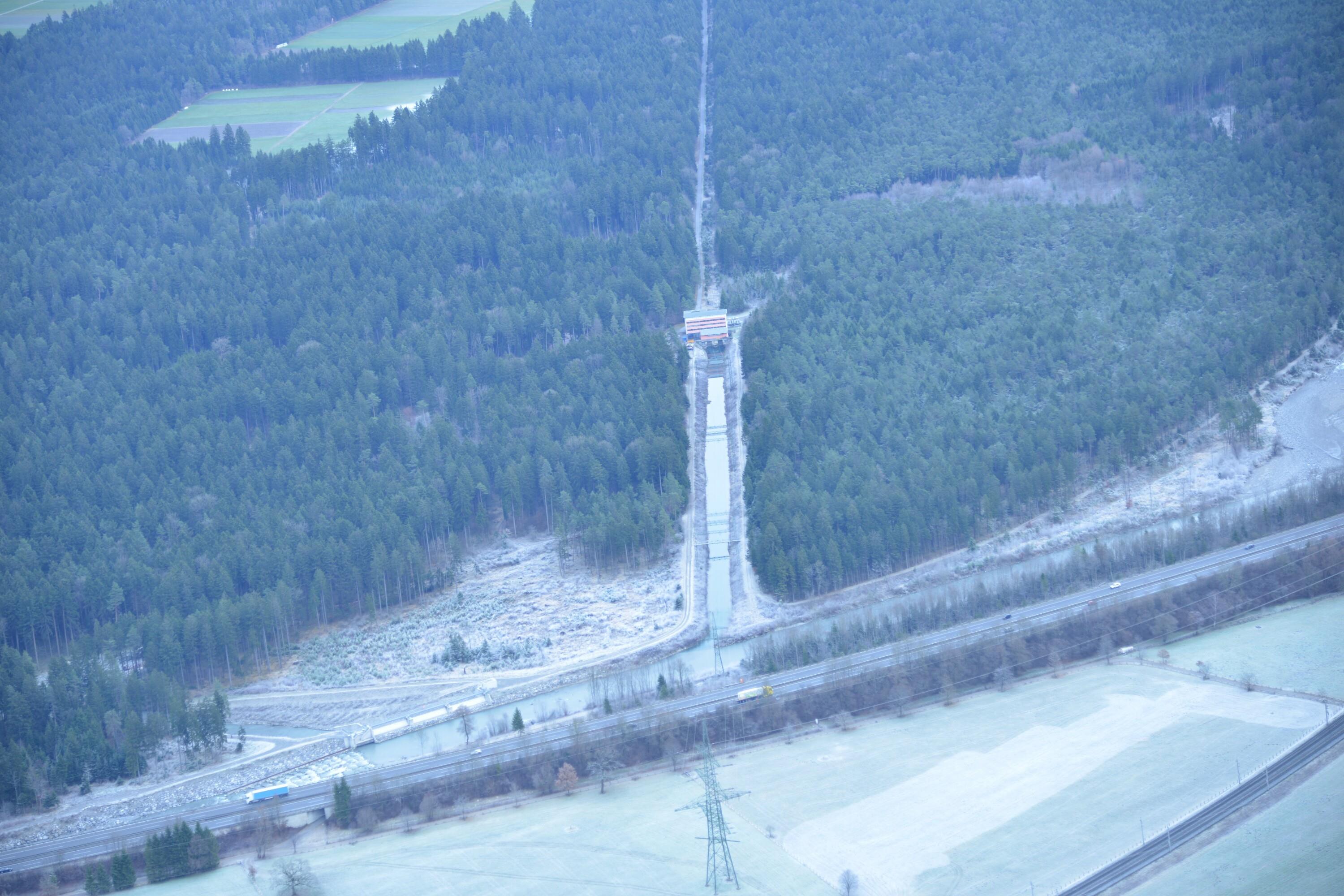 [Bludesch - Auwald, Lutzkraftwerk]></div>


    <hr>
    <div class=