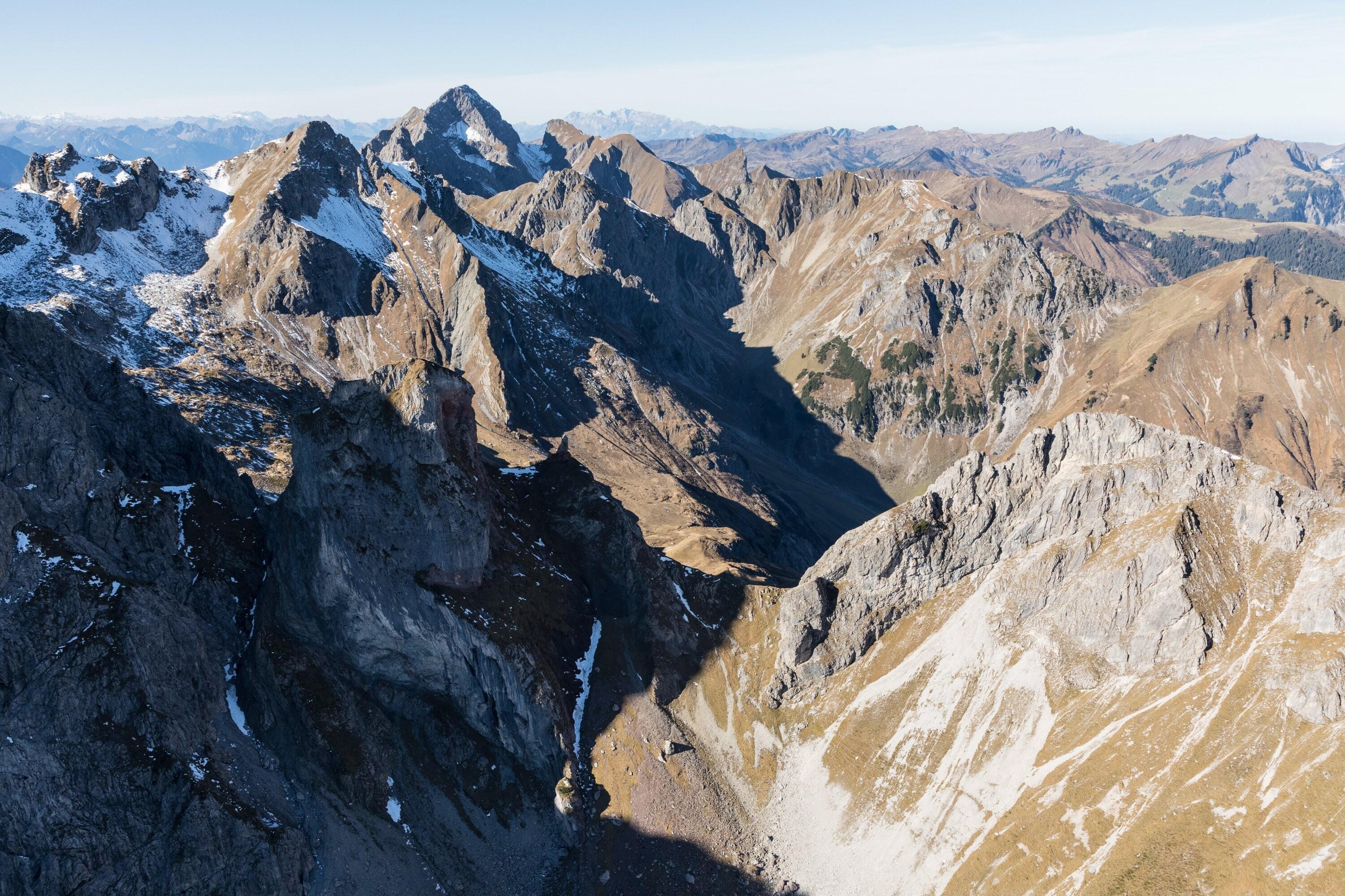 [Schoppernau - Künzelspitze]></div>


    <hr>
    <div class=