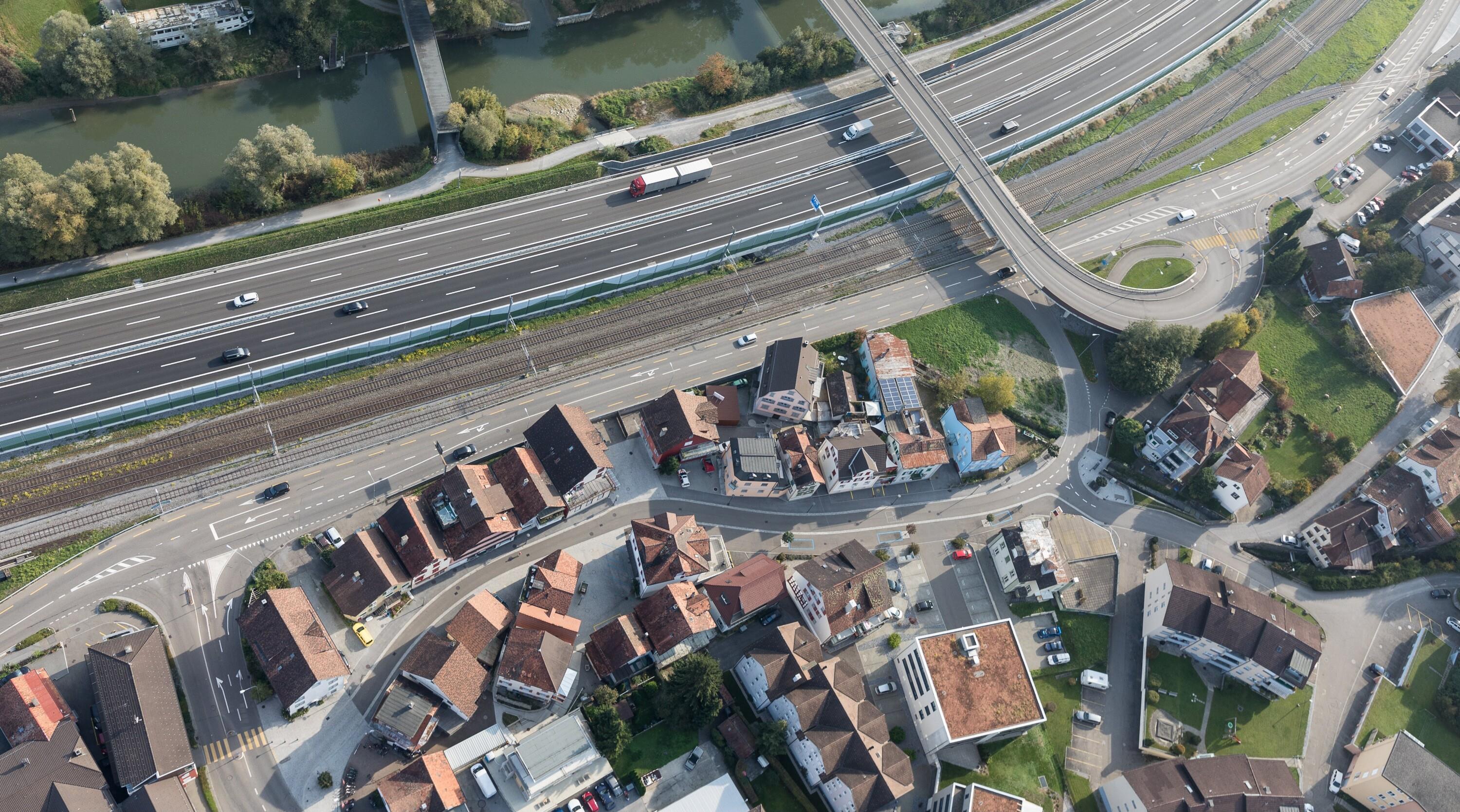 [Gaissau - Alter Rhein, Autobahn (Schweiz), Rheineck]></div>


    <hr>
    <div class=