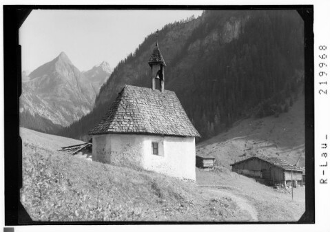 [Kapelle in Madau im Madautal gegen Seekogel und Seekopf]