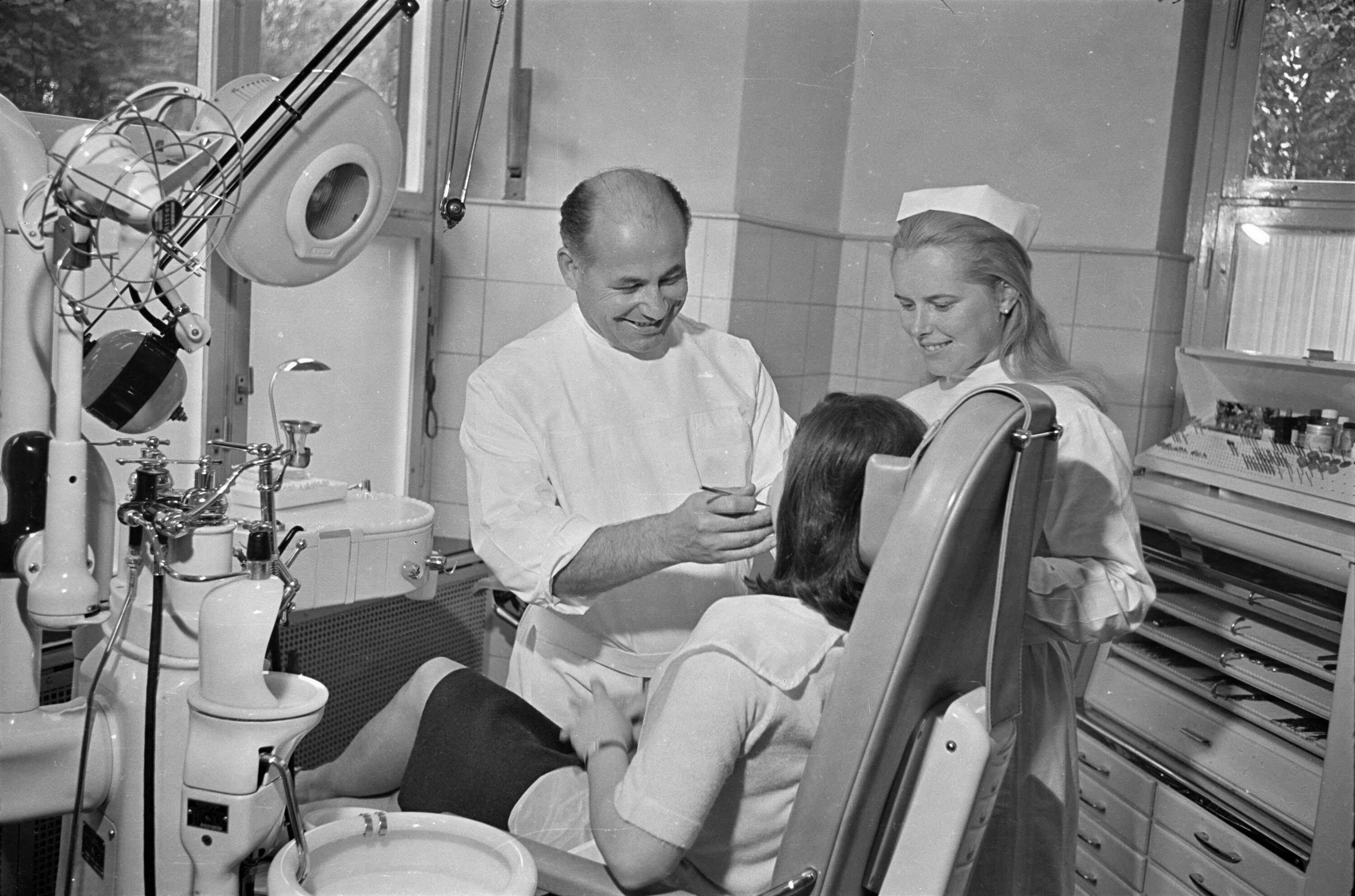 Zahnarztpraxis Wieser></div>


    <hr>
    <div class=