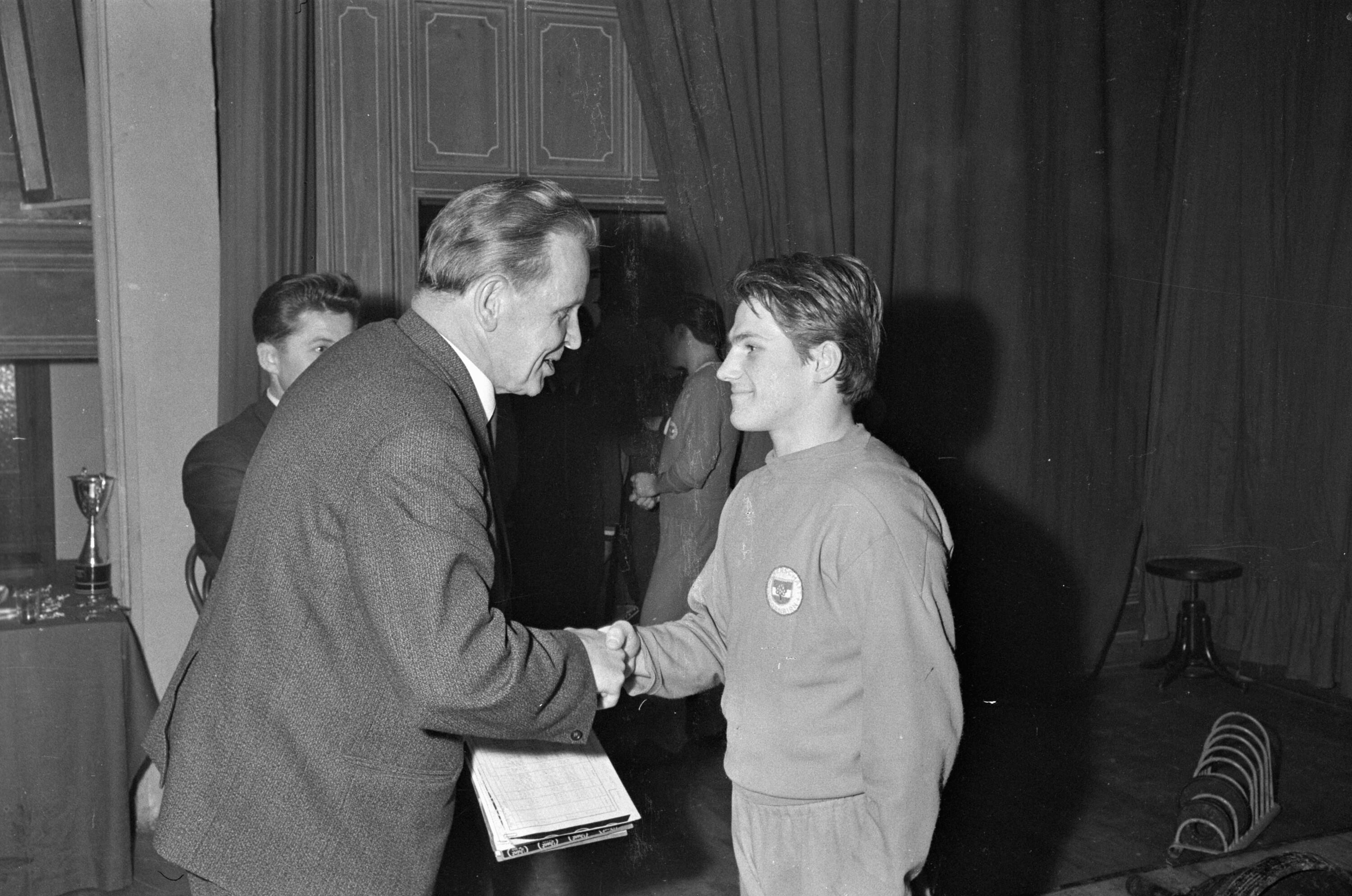 Ehrungen für die Bregenzer Gewichtheber></div>


    <hr>
    <div class=