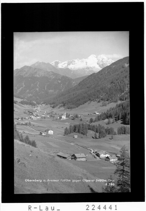 Obernberg am Brenner 1393 m gegen Olperer 3480 m / Tirol