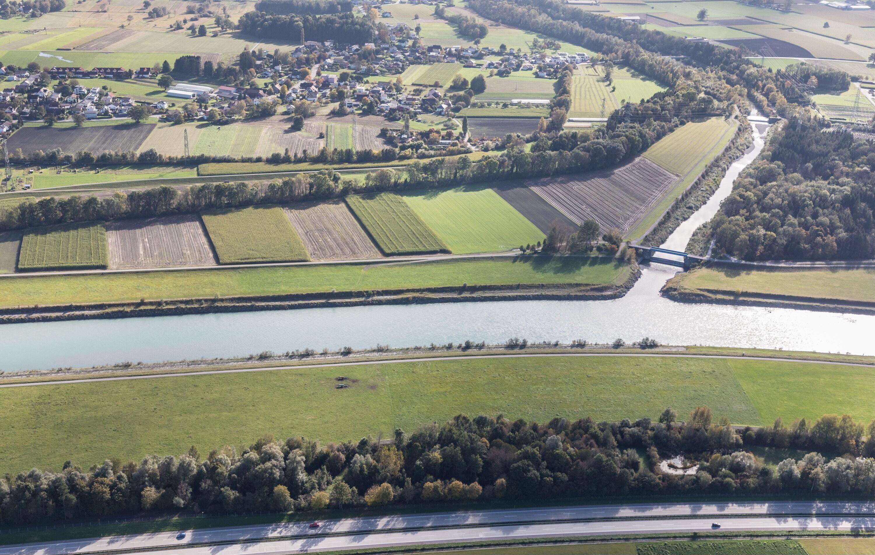 [Koblach, Rhein, Mündung Frutz]></div>


    <hr>
    <div class=