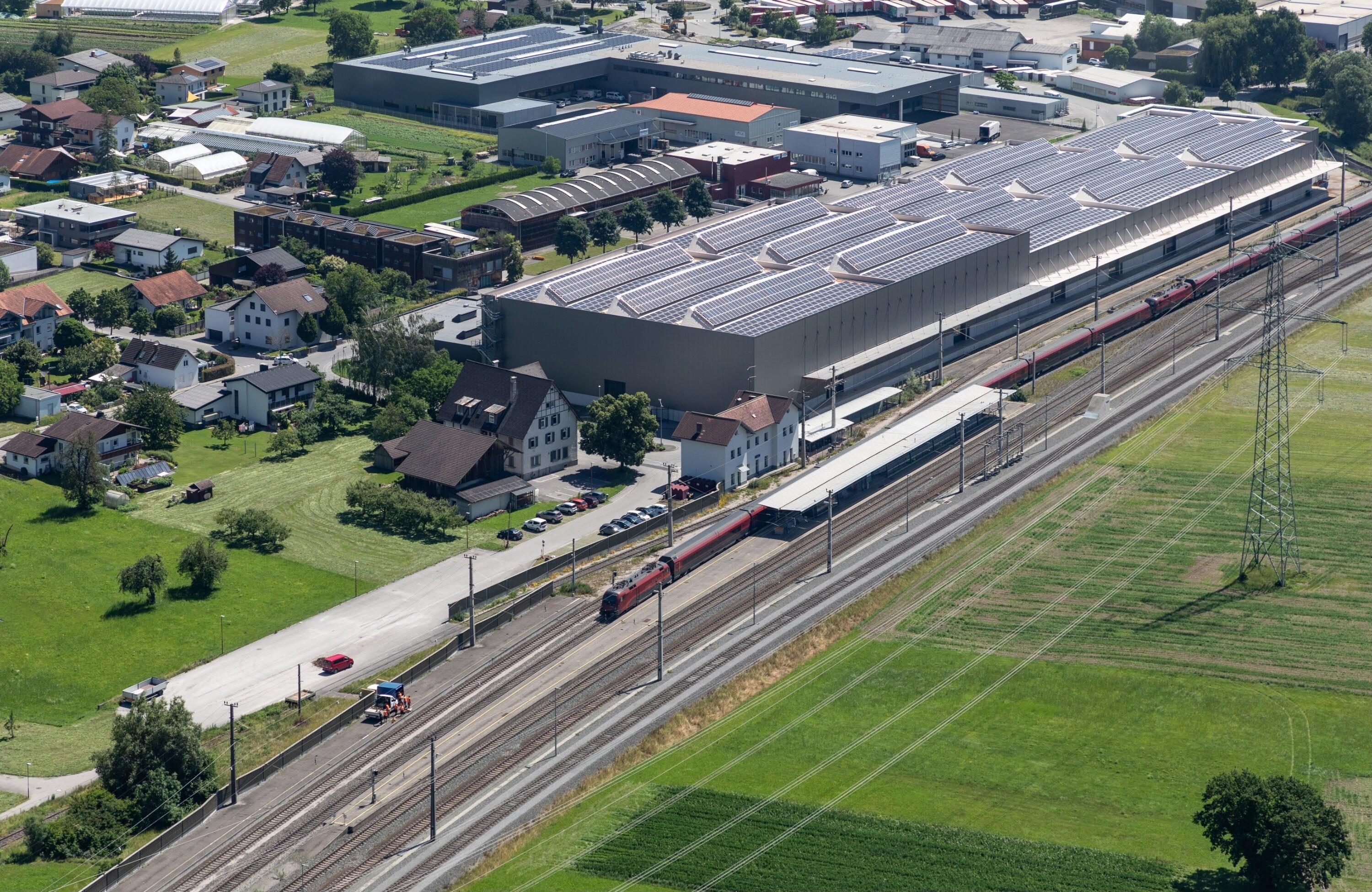 [Ludesch - Unterfeld, Bahnhof, Zementwerkstraße 33]></div>


    <hr>
    <div class=