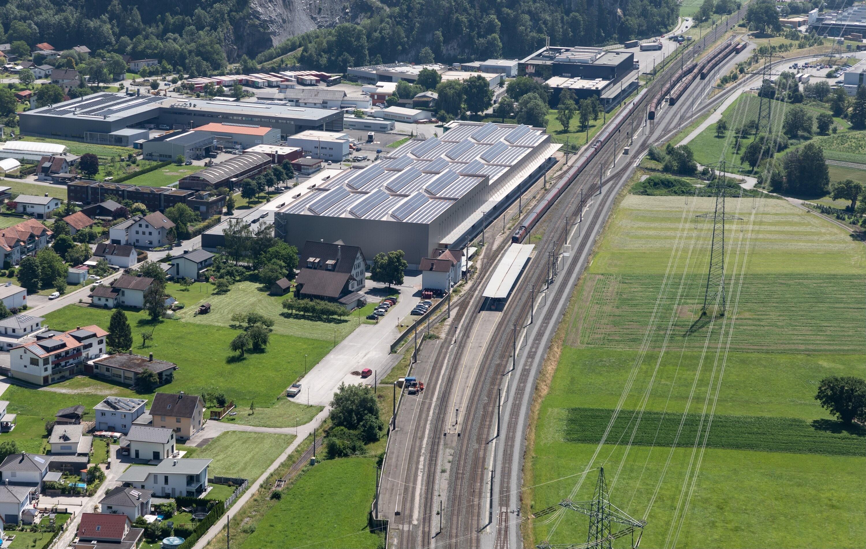 [Ludesch - Unterfeld, Bahnhof, Zementwerkstraße 33]></div>


    <hr>
    <div class=
