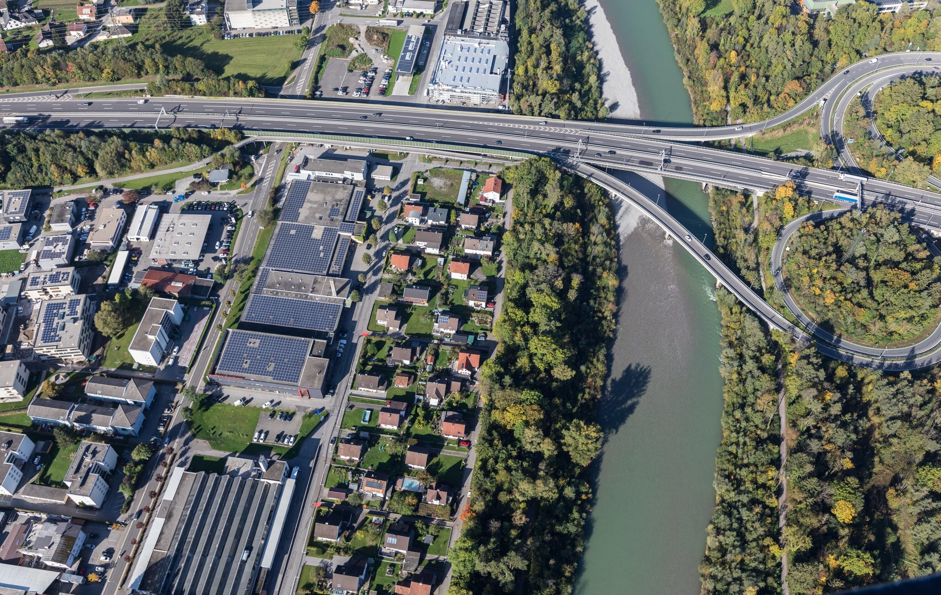 [Bregenz - Weidachknoten, Kennelbach, Wolfurt]></div>


    <hr>
    <div class=