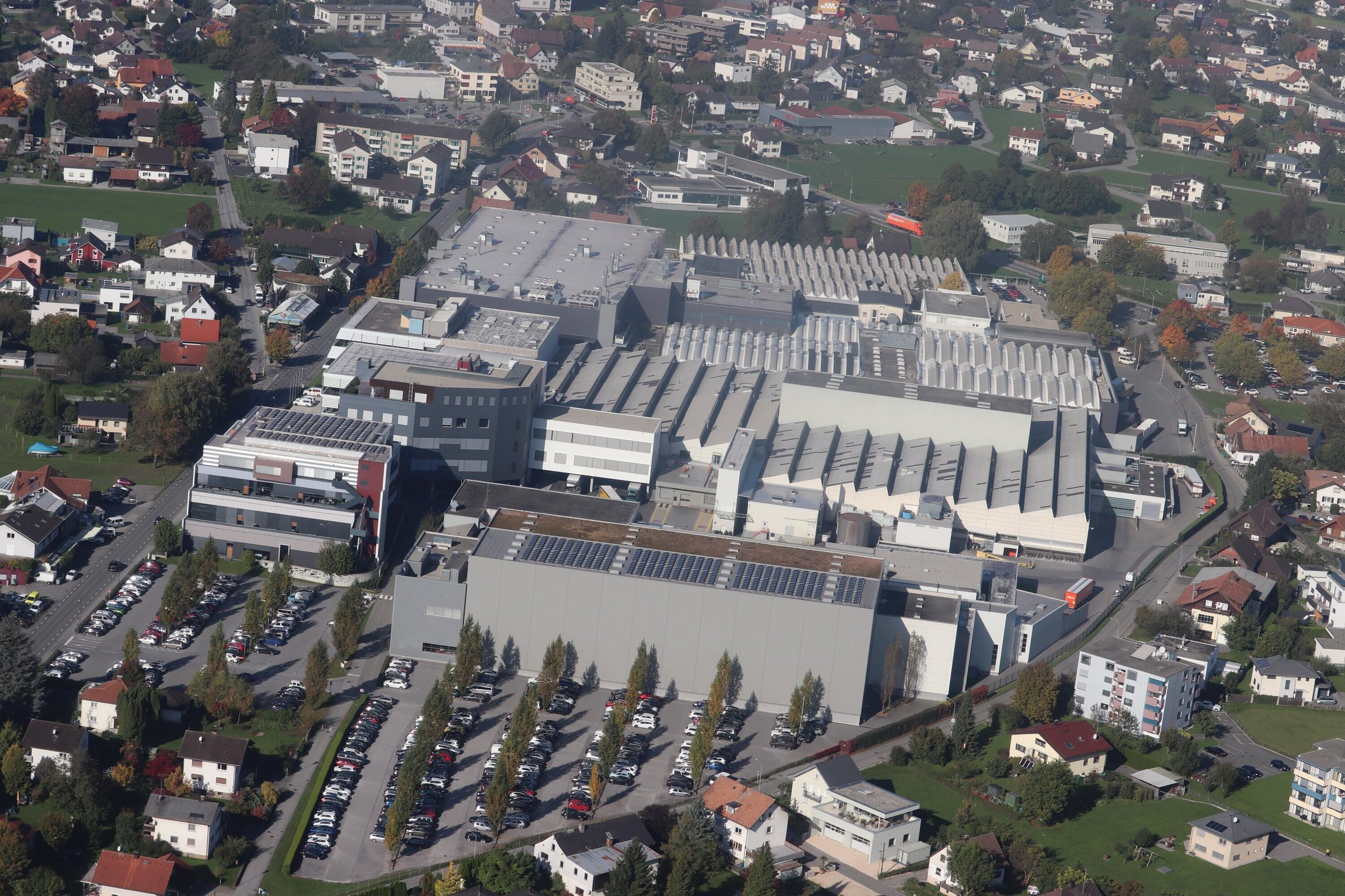 [Höchst - Fa. Grass, Fa. Blum]></div>


    <hr>
    <div class=