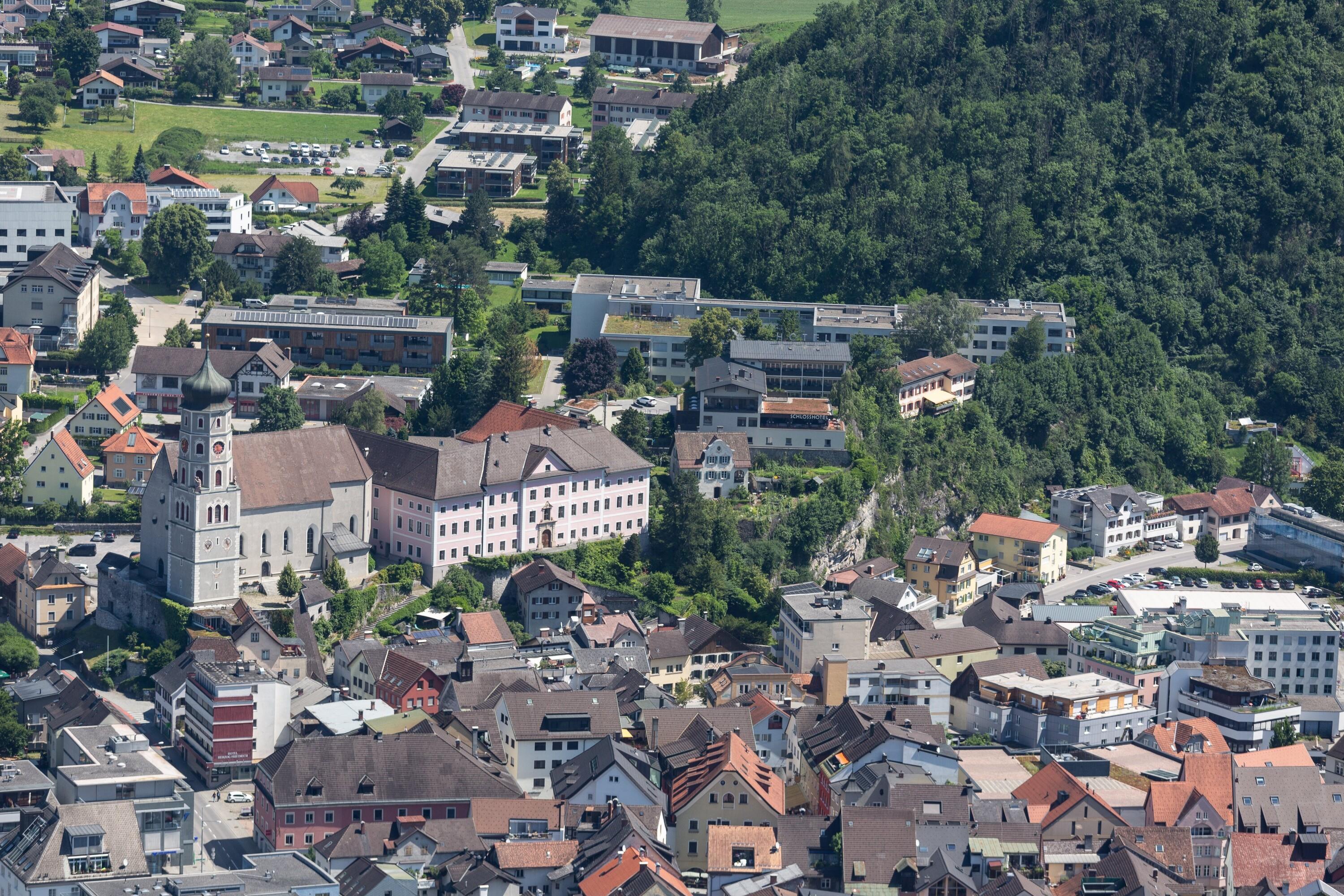 [Bludenz - Innenstadt, Kirche St. Laurentius]></div>


    <hr>
    <div class=