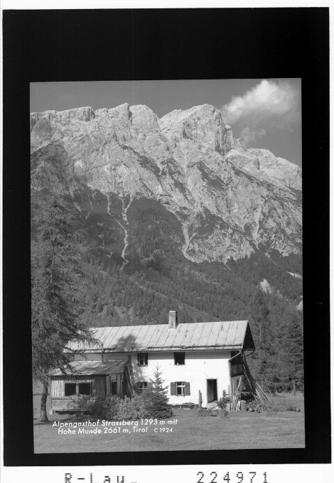 Alpengasthof Strassberg 1293 m mit Hohe Munde 2661 m / Tirol : [Strassberghaus]