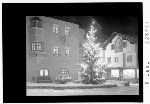Frohe Weihnachten und ein glückliches Neujahr : [Christbaum mit Gemeindeamt in Zirl / Tirol]