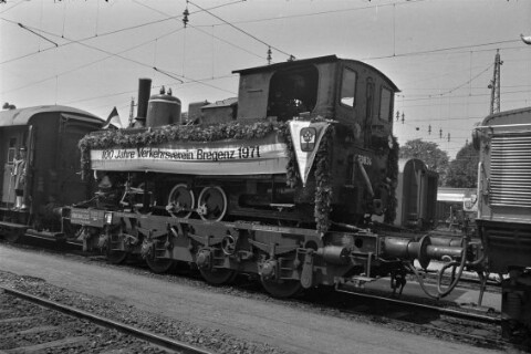 100 Jahre Verkehrsverein in Bregenz - geschmückte Lokomotive