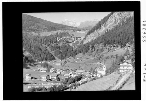 St. Jodok am Brenner 1127 m gegen Blaser 2241 m / Wipptal - Tirol : [St. Jodok am Brenner gegen Kesselspitze und Lämpermahdspitze]