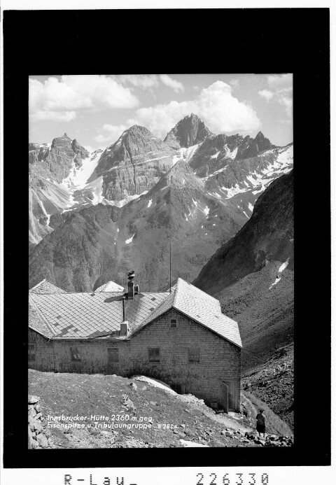 Innsbrucker Hütte 2360 m gegen Eisenspitze und Tribulaungruppe