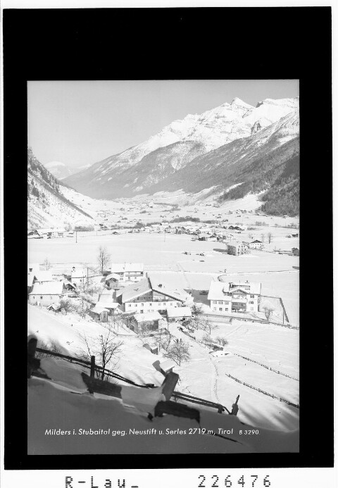 Milders im Stubaital gegen Neustift und Serles 2719 m / Tirol