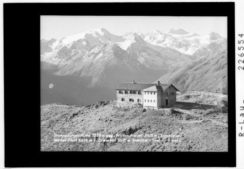 Starkenburger Hütte 2229 m gegen Wilden Freiger 3418 m - Sonklarspitze - Wilden Pfaff 3458 m und Zuckerhütl 3507 m Stubaital / Tirol