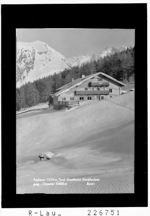 Padaun 1520 m / Tirol / Gasthaus Steckholzer gegen Olperer 3480 m