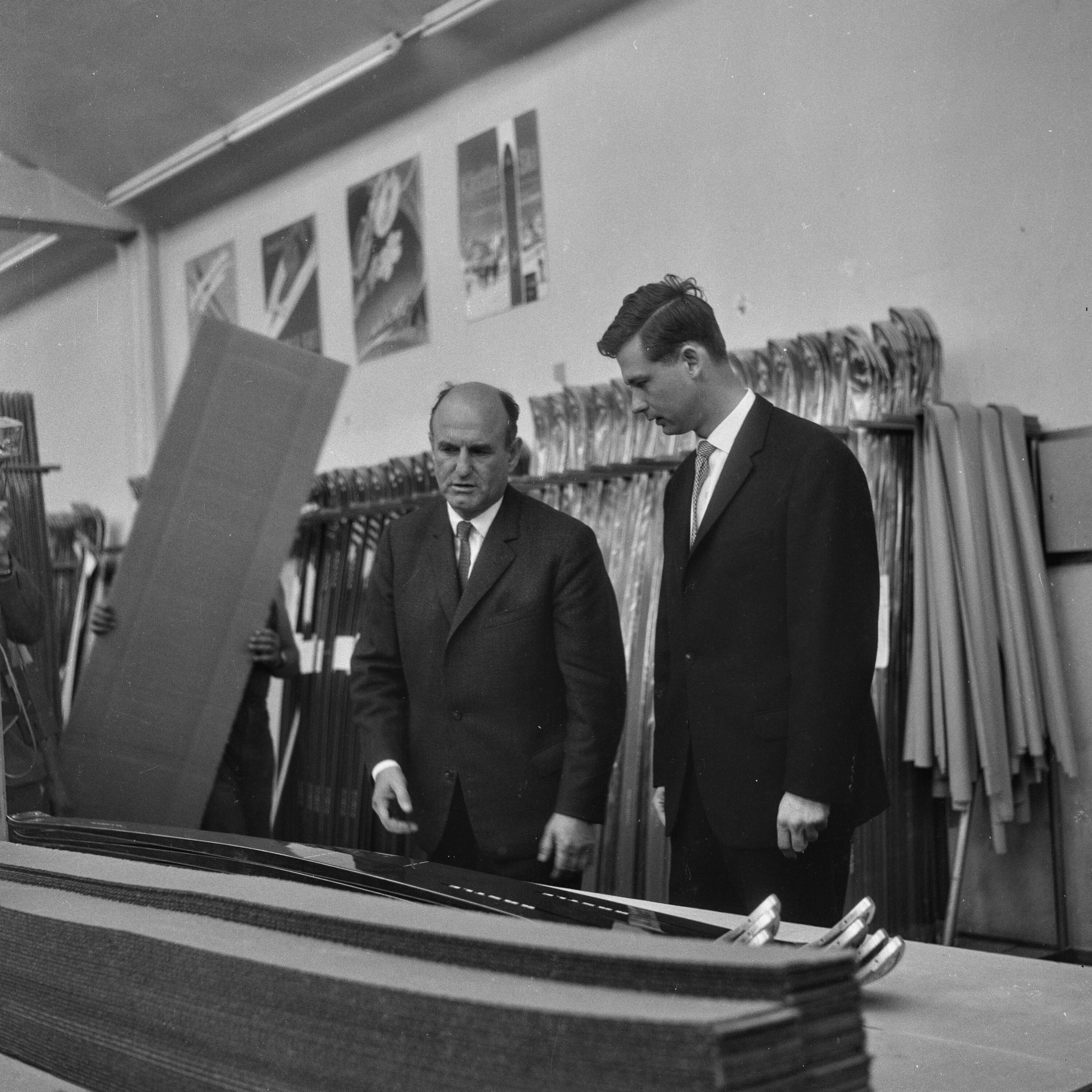 Hohenems Skifabrik Kästle, Besuch von Bundeskanzler Klaus></div>


    <hr>
    <div class=