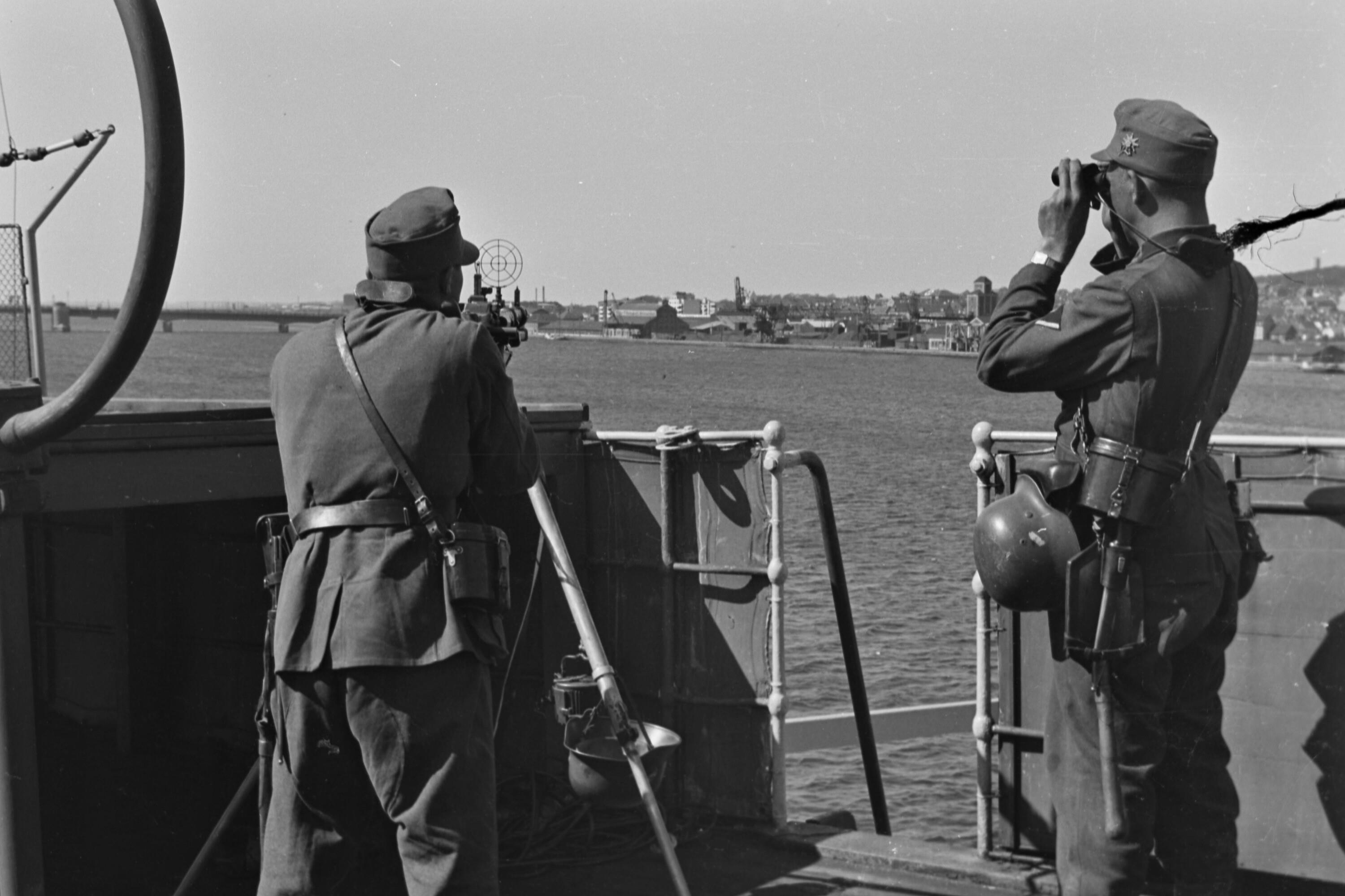 [2. Gebirgs-Division, Gebirgsjäger-Regiment 136 - Truppentransport nach Norden]></div>


    <hr>
    <div class=