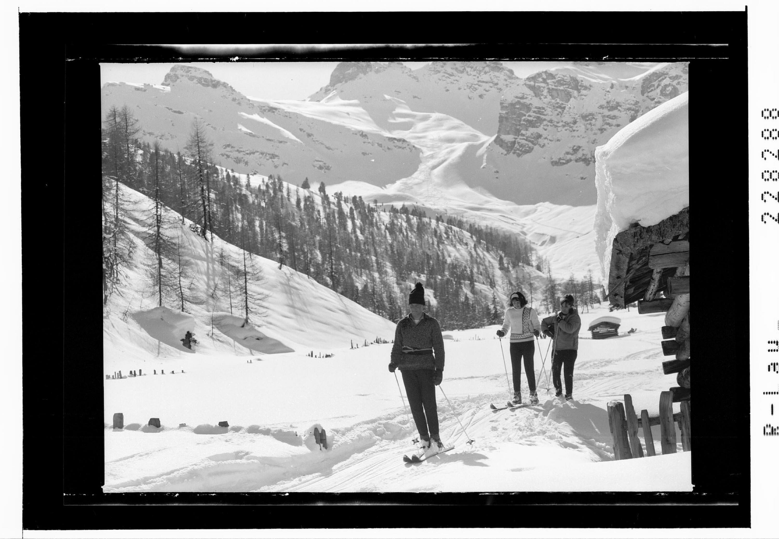 [Schlicker Alm gegen Burgstall / Tirol]></div>


    <hr>
    <div class=