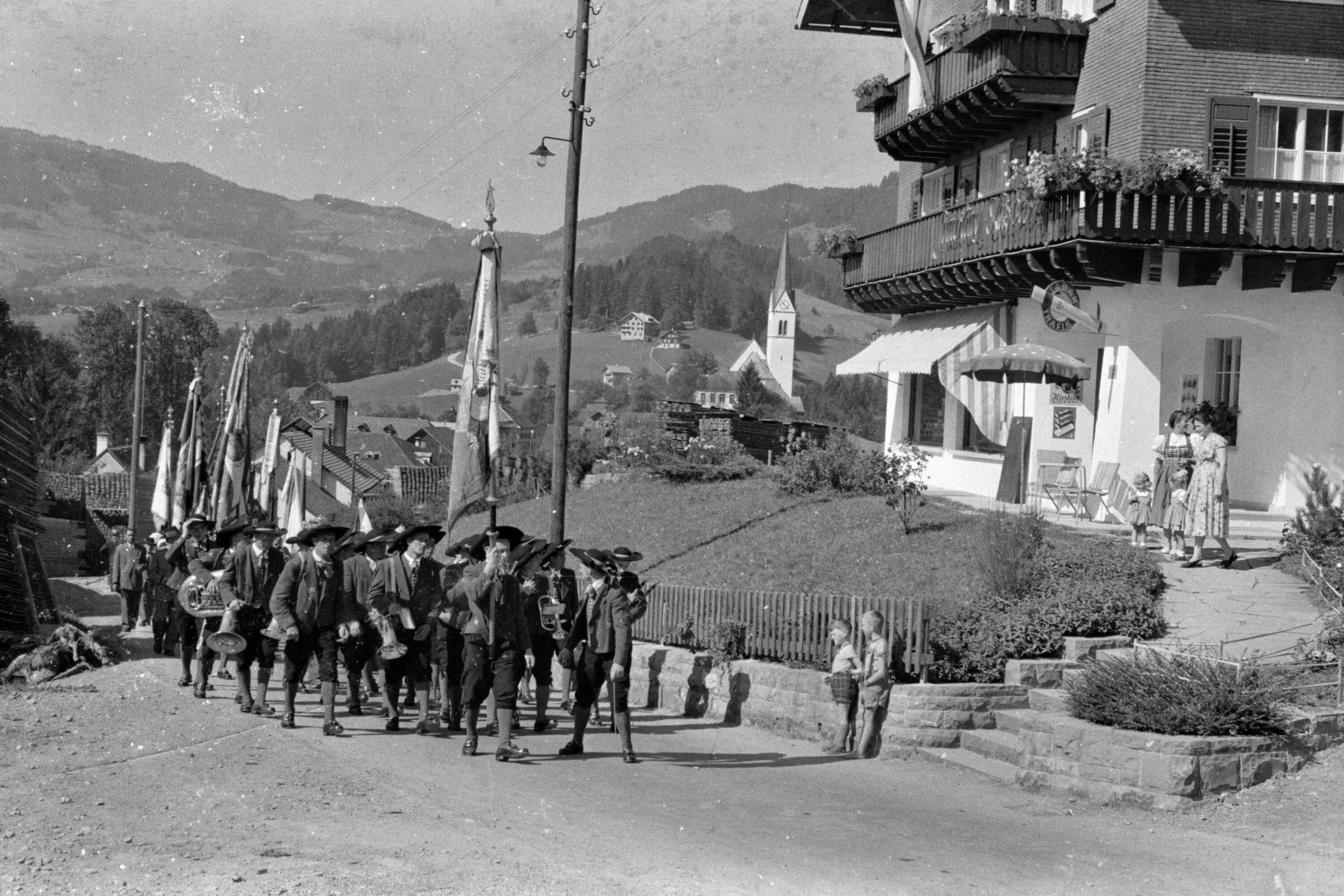 Fahnenweihe in Egg></div>


    <hr>
    <div class=